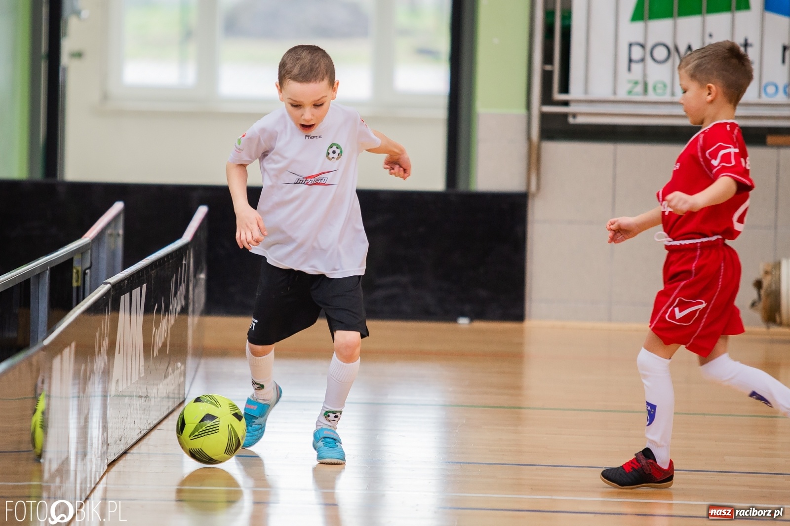 Zdjęcie w galerii na portalu naszraciborz.pl: Mikołajkowy Turniej Piłkarski dla dzieci w Arenie Rafako wiadomości z regionu