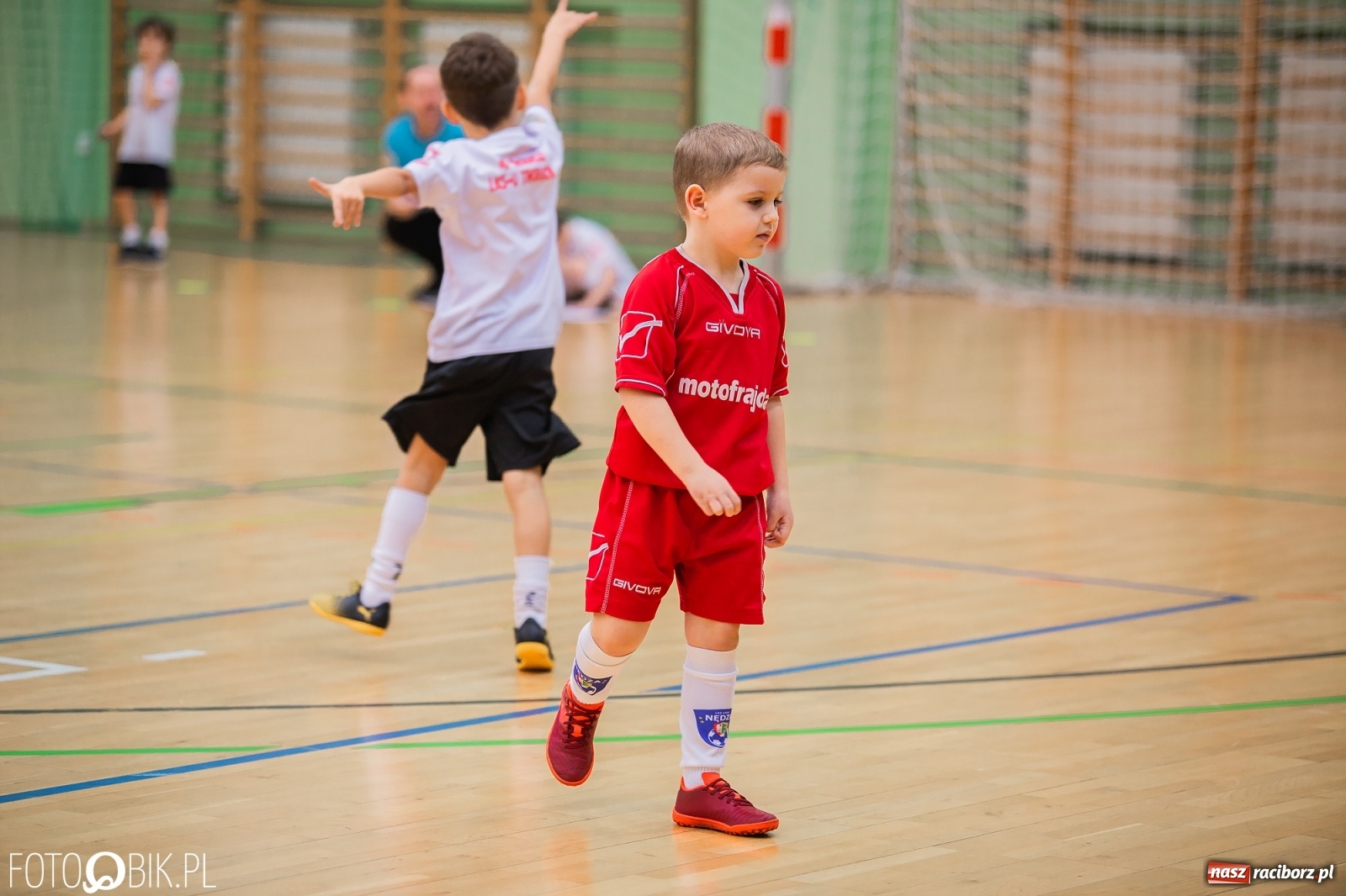 Zdjęcie w galerii na portalu naszraciborz.pl: Mikołajkowy Turniej Piłkarski dla dzieci w Arenie Rafako wiadomości z regionu