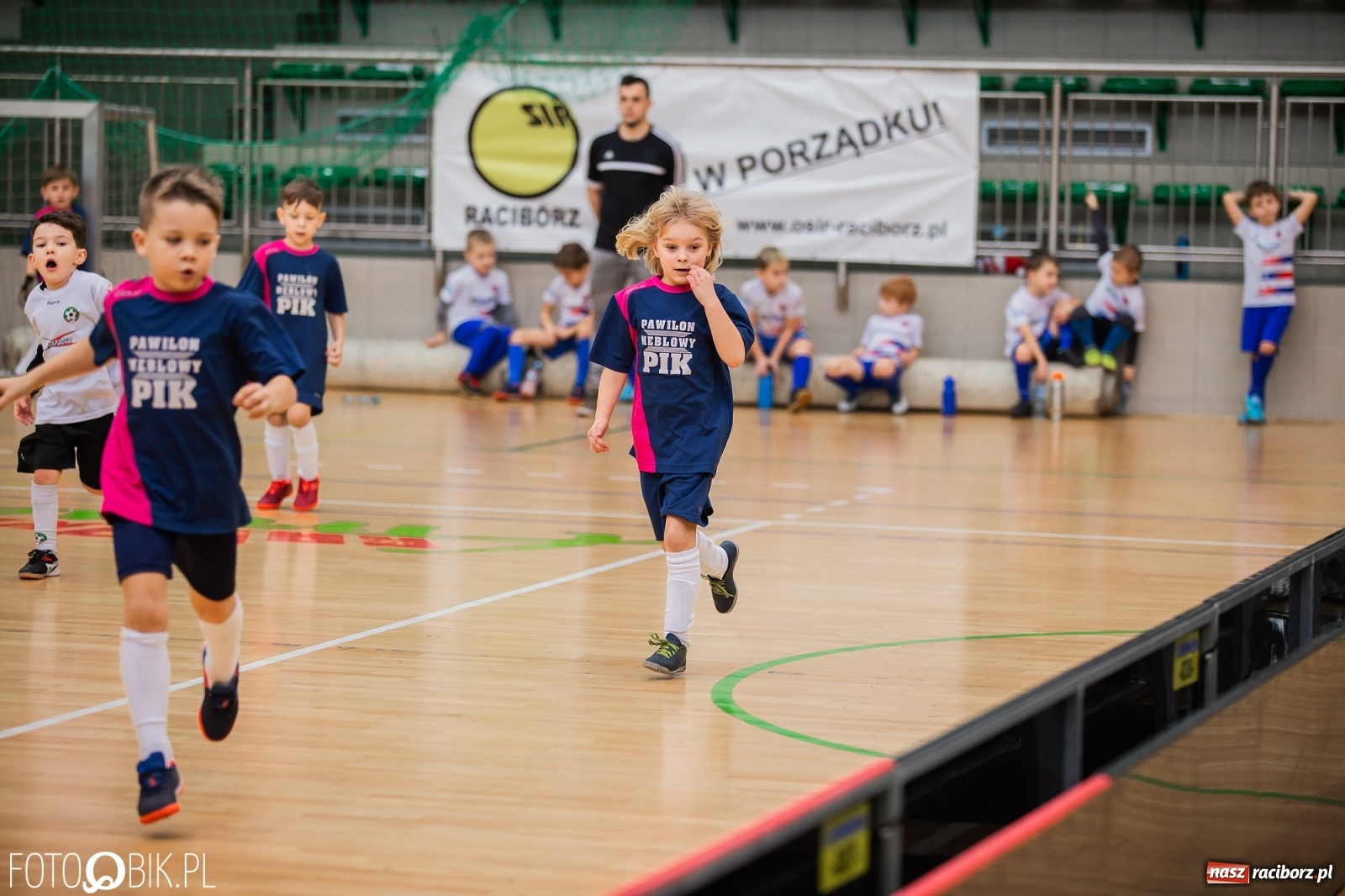 Zdjęcie w galerii na portalu naszraciborz.pl: Mikołajkowy Turniej Piłkarski dla dzieci w Arenie Rafako wiadomości z regionu