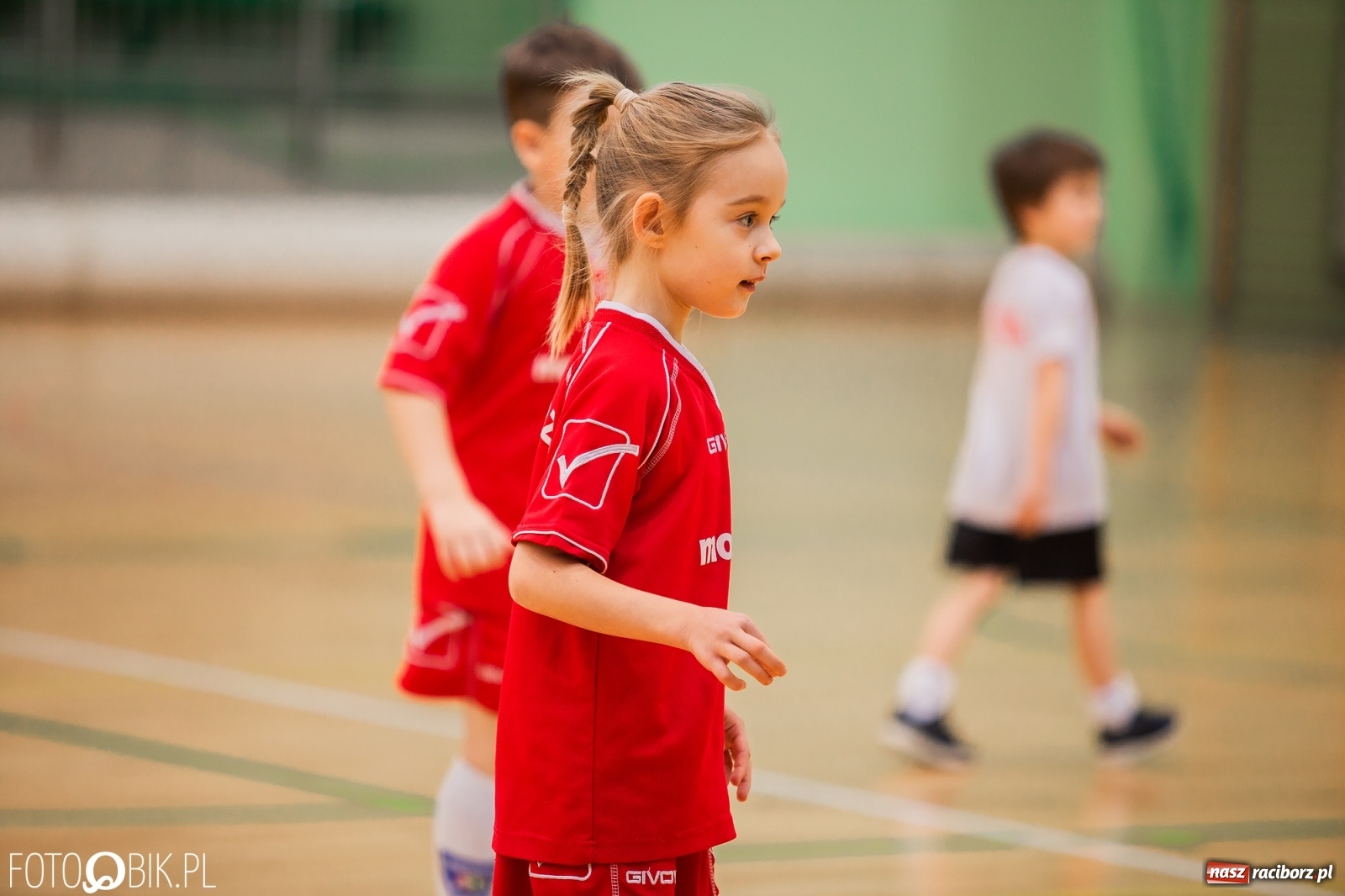 Zdjęcie w galerii na portalu naszraciborz.pl: Mikołajkowy Turniej Piłkarski dla dzieci w Arenie Rafako wiadomości z regionu