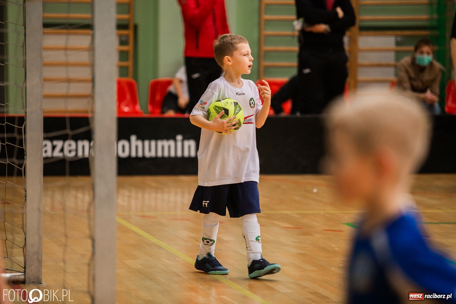 Zdjęcie w galerii na portalu naszraciborz.pl: Mikołajkowy Turniej Piłkarski dla dzieci w Arenie Rafako wiadomości z regionu