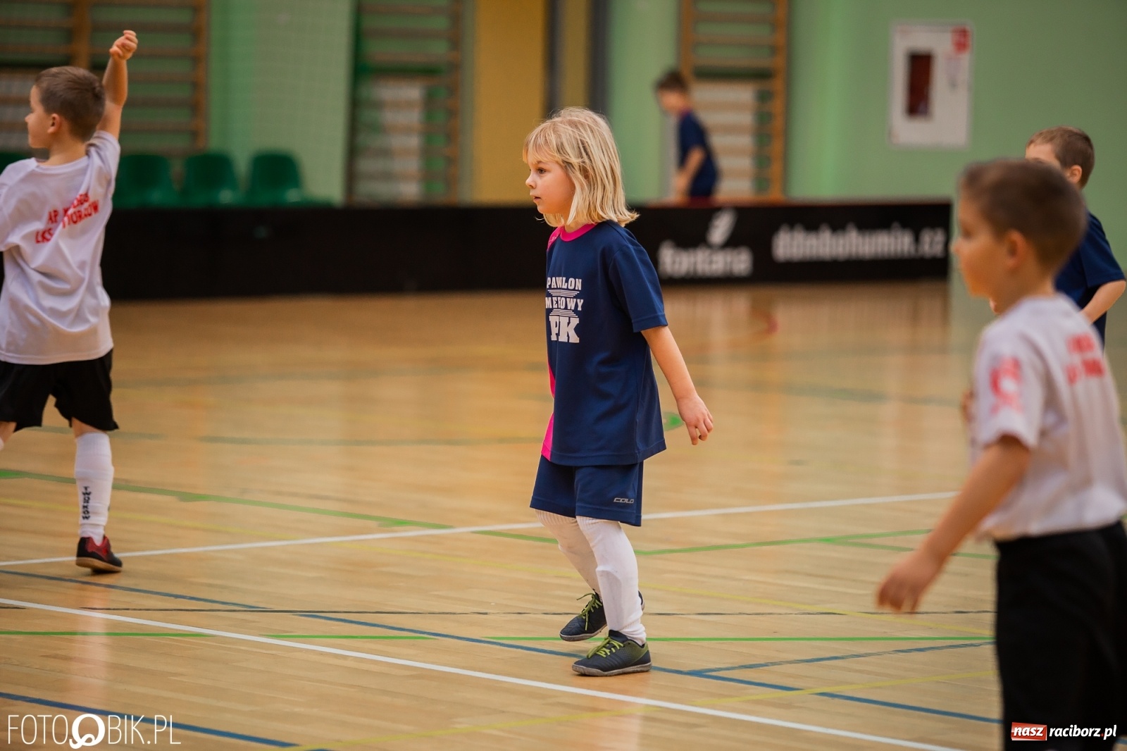 Zdjęcie w galerii na portalu naszraciborz.pl: Mikołajkowy Turniej Piłkarski dla dzieci w Arenie Rafako wiadomości z regionu