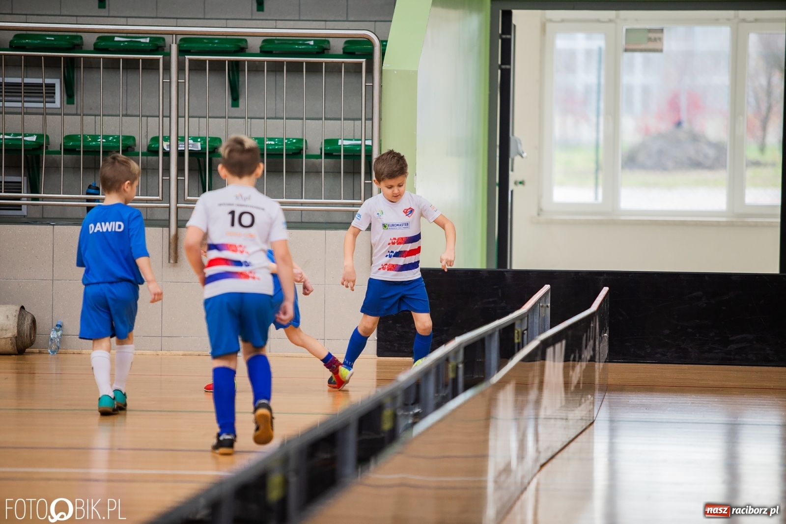 Zdjęcie w galerii na portalu naszraciborz.pl: Mikołajkowy Turniej Piłkarski dla dzieci w Arenie Rafako wiadomości z regionu