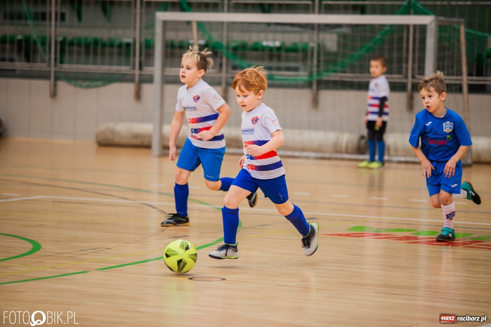 Zdjęcie w galerii na portalu naszraciborz.pl: Mikołajkowy Turniej Piłkarski dla dzieci w Arenie Rafako wiadomości z regionu