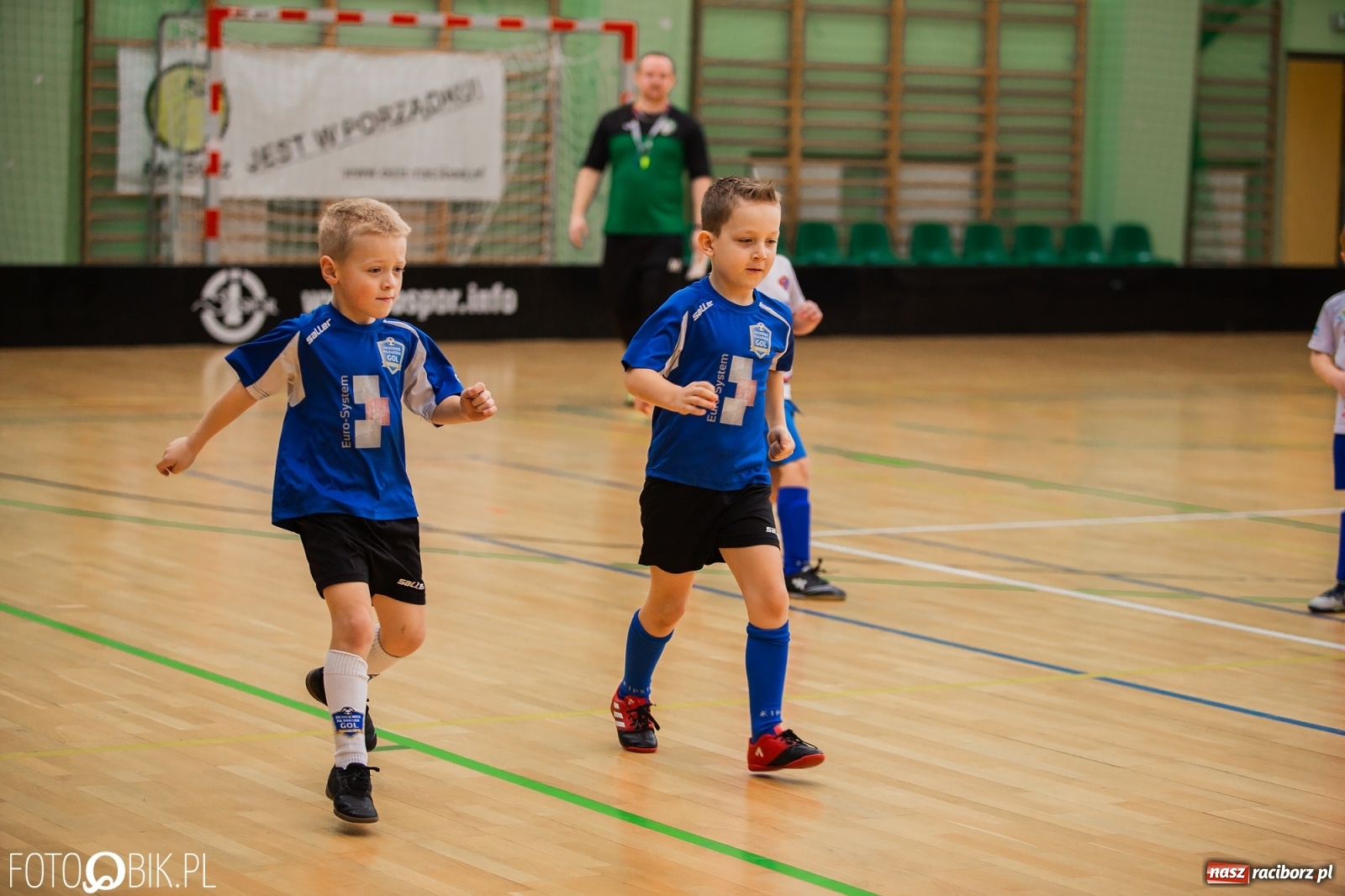 Zdjęcie w galerii na portalu naszraciborz.pl: Mikołajkowy Turniej Piłkarski dla dzieci w Arenie Rafako wiadomości z regionu