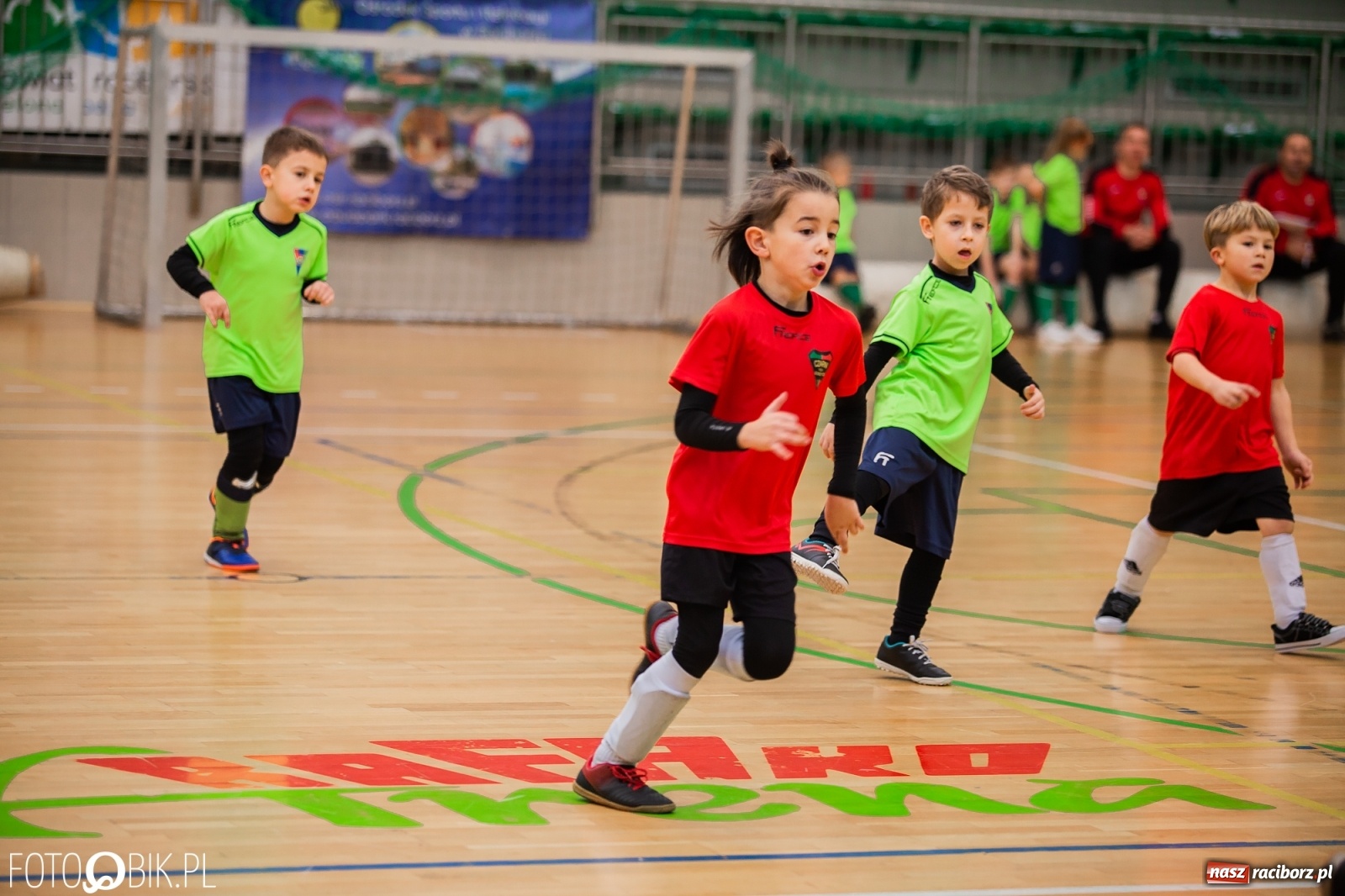Zdjęcie w galerii na portalu naszraciborz.pl: Mikołajkowy Turniej Piłkarski dla dzieci w Arenie Rafako wiadomości z regionu