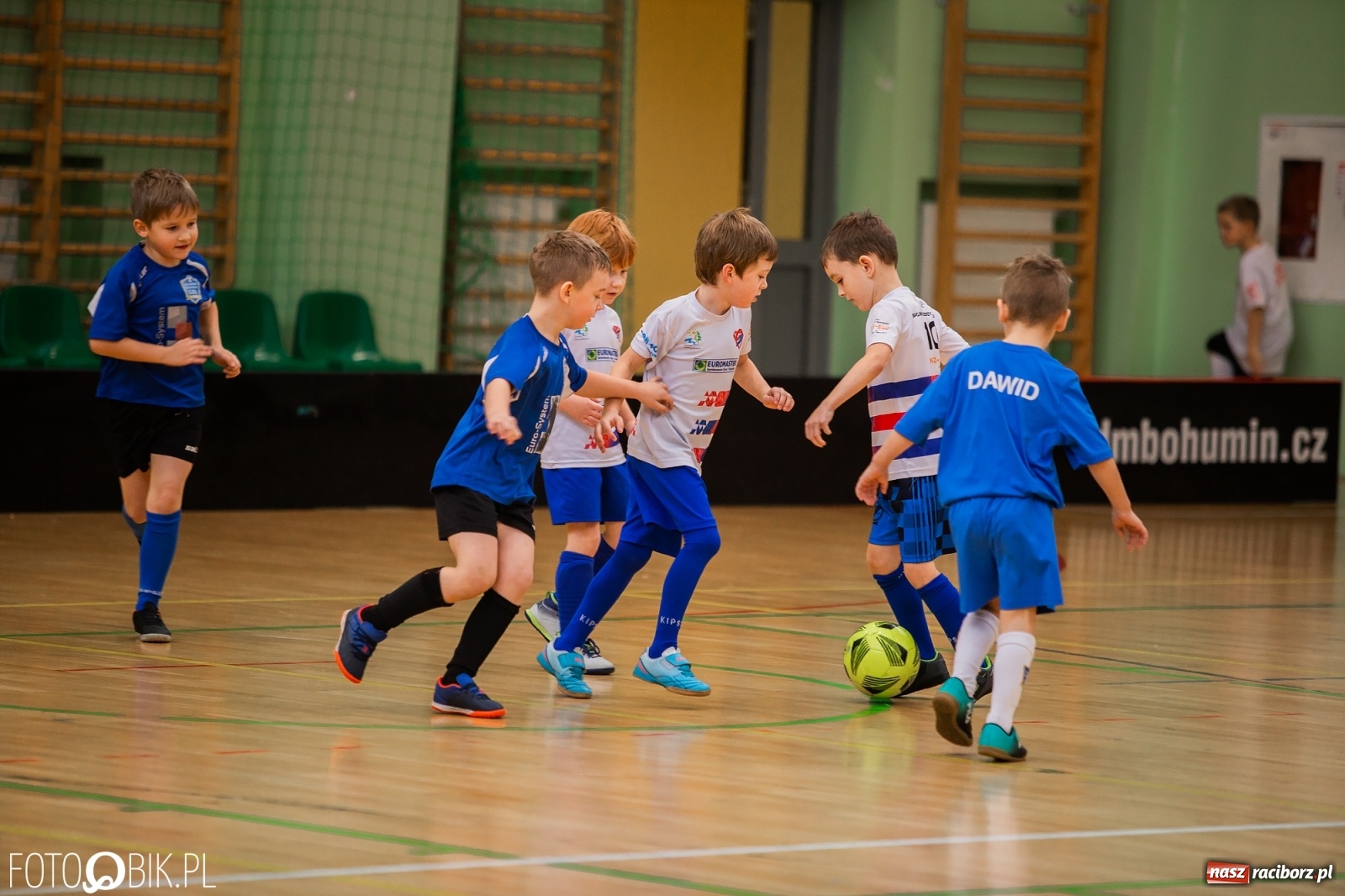 Zdjęcie w galerii na portalu naszraciborz.pl: Mikołajkowy Turniej Piłkarski dla dzieci w Arenie Rafako wiadomości z regionu