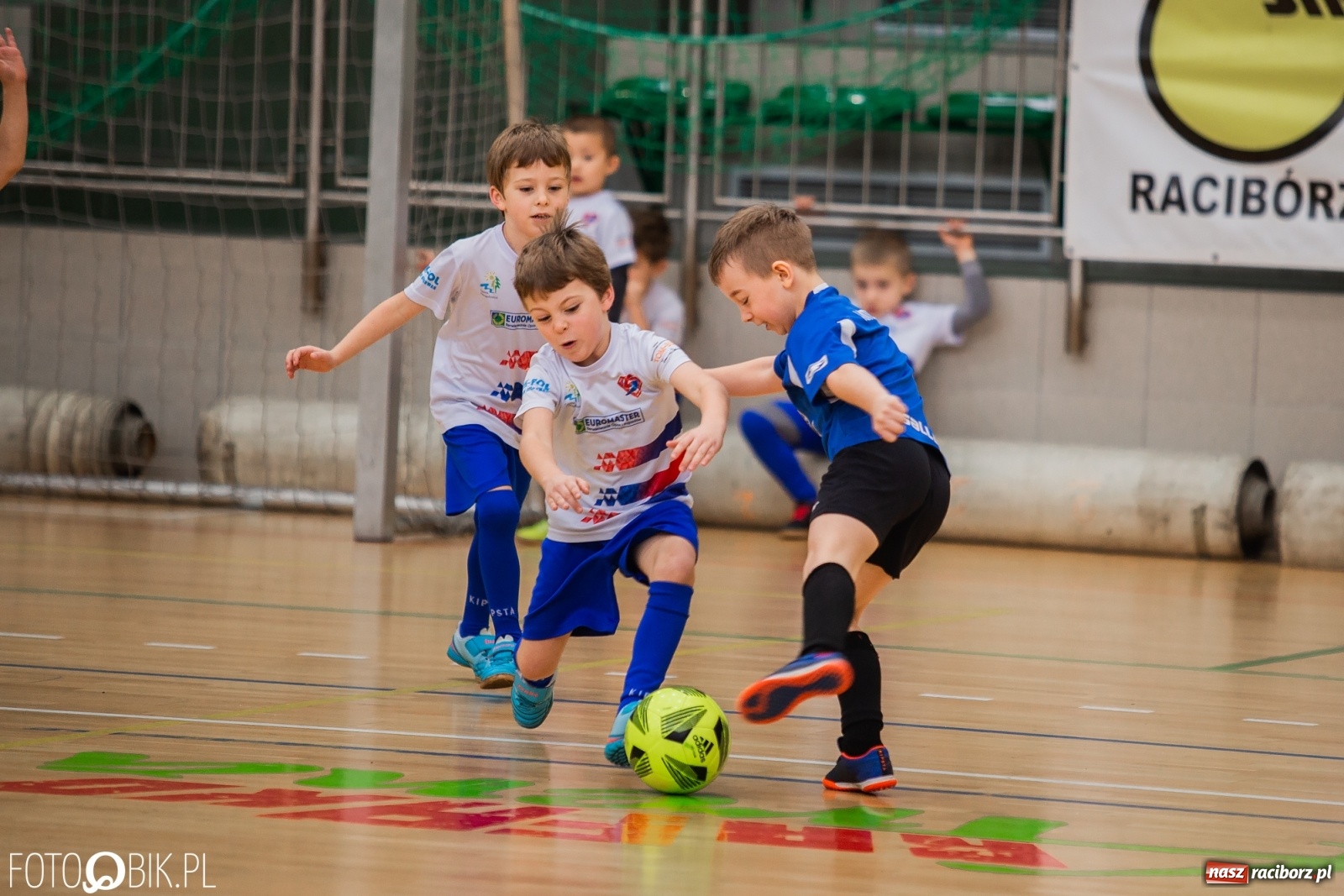 Zdjęcie w galerii na portalu naszraciborz.pl: Mikołajkowy Turniej Piłkarski dla dzieci w Arenie Rafako wiadomości z regionu