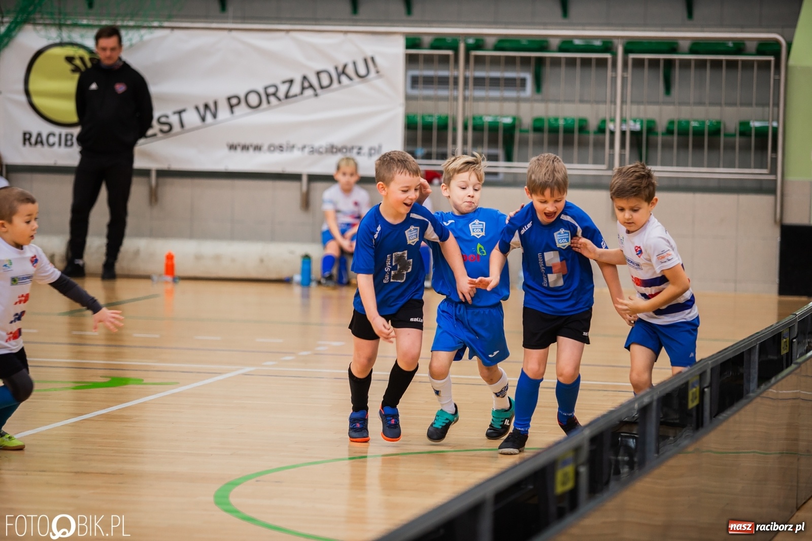Zdjęcie w galerii na portalu naszraciborz.pl: Mikołajkowy Turniej Piłkarski dla dzieci w Arenie Rafako wiadomości z regionu