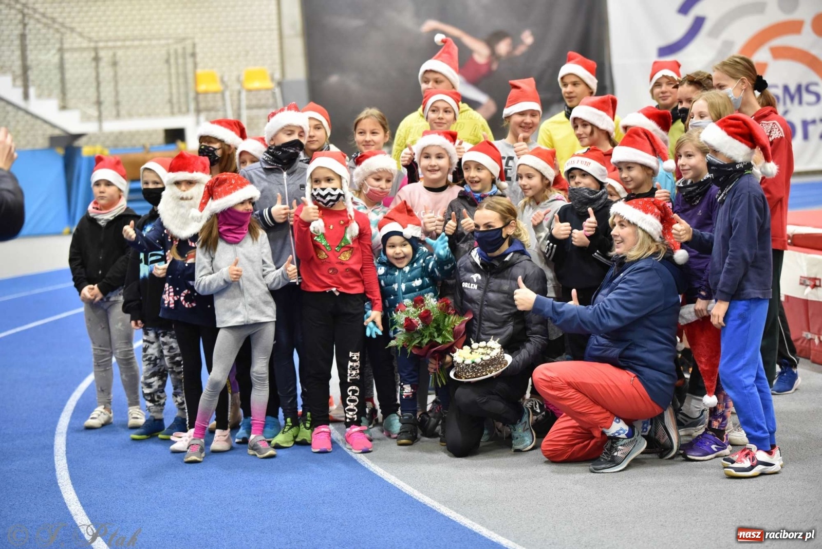 Zdjęcie w galerii na portalu naszraciborz.pl: Justyna Święty-Ersetic zrobiła niespodziankę młodym lekkoatletom wiadomości z regionu