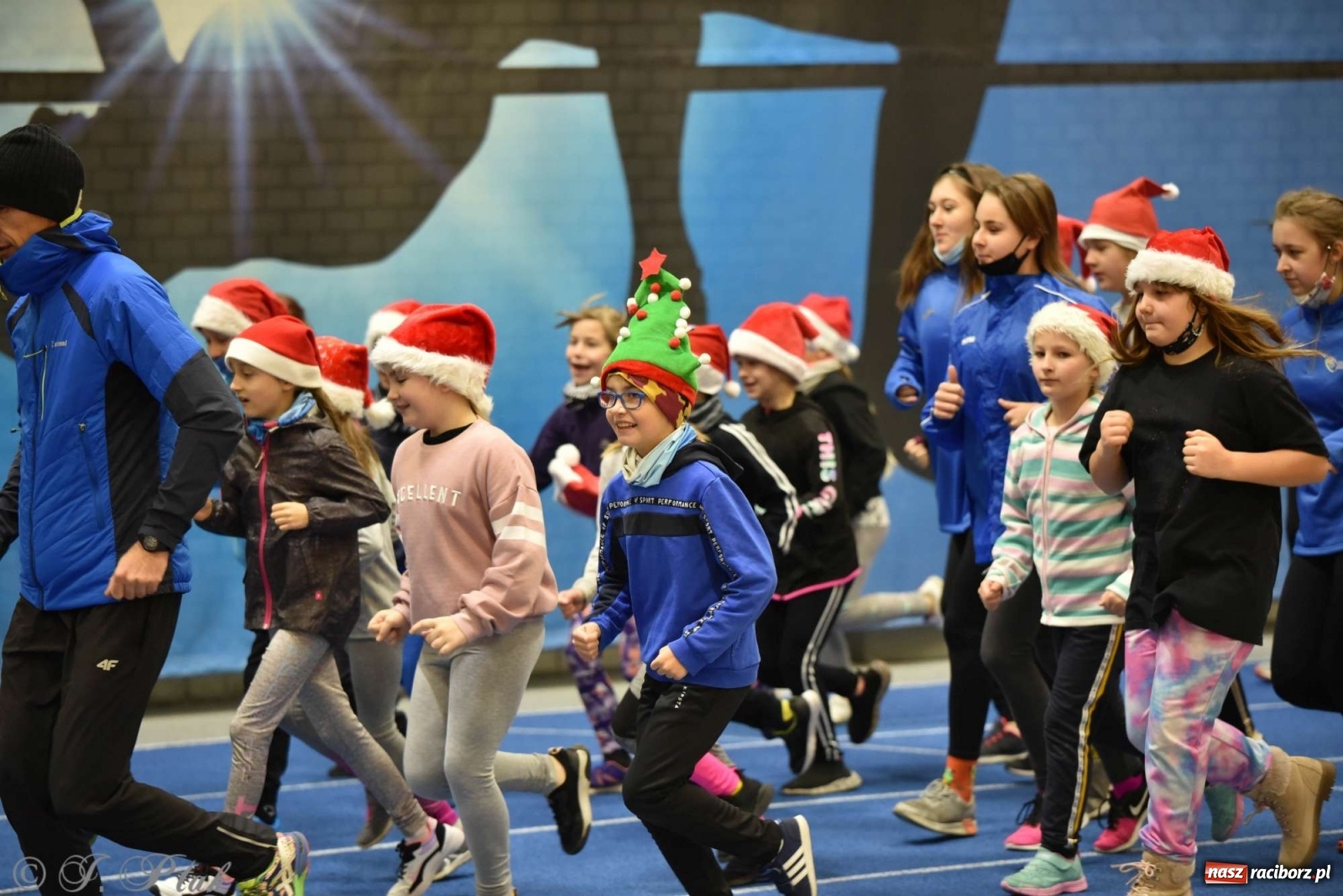 Zdjęcie w galerii na portalu naszraciborz.pl: Justyna Święty-Ersetic zrobiła niespodziankę młodym lekkoatletom wiadomości z regionu