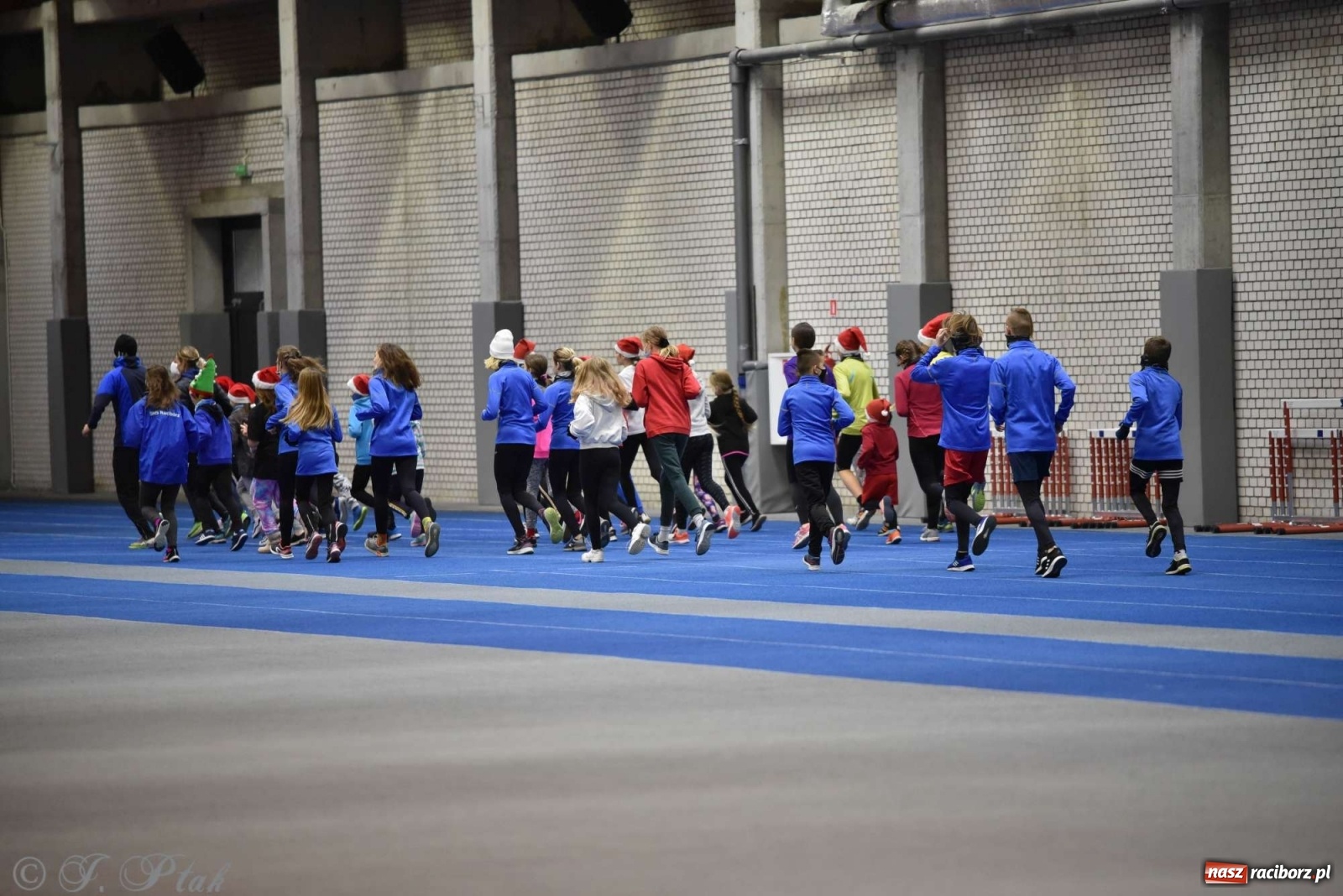 Zdjęcie w galerii na portalu naszraciborz.pl: Justyna Święty-Ersetic zrobiła niespodziankę młodym lekkoatletom wiadomości z regionu