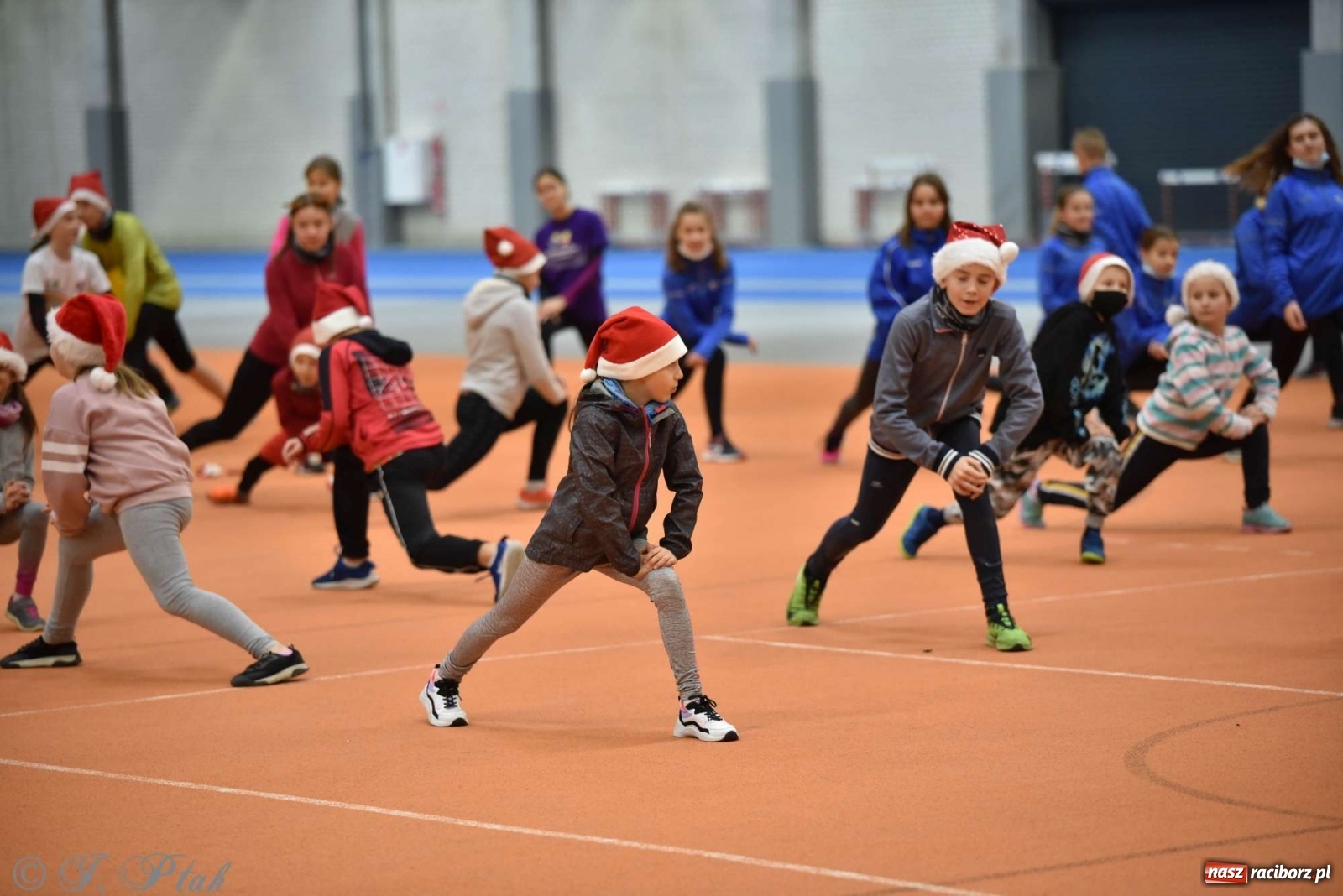 Zdjęcie w galerii na portalu naszraciborz.pl: Justyna Święty-Ersetic zrobiła niespodziankę młodym lekkoatletom wiadomości z regionu