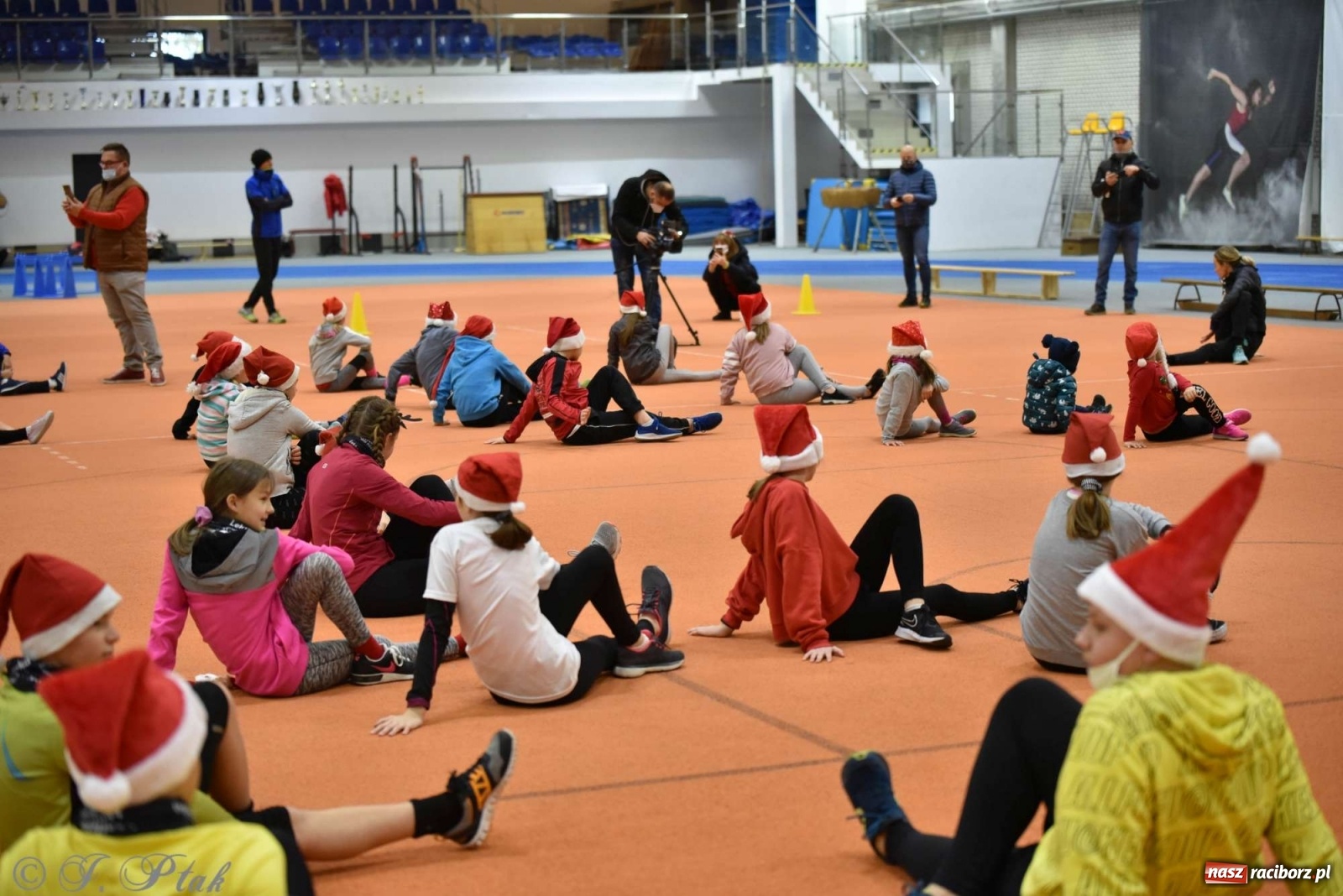 Zdjęcie w galerii na portalu naszraciborz.pl: Justyna Święty-Ersetic zrobiła niespodziankę młodym lekkoatletom wiadomości z regionu