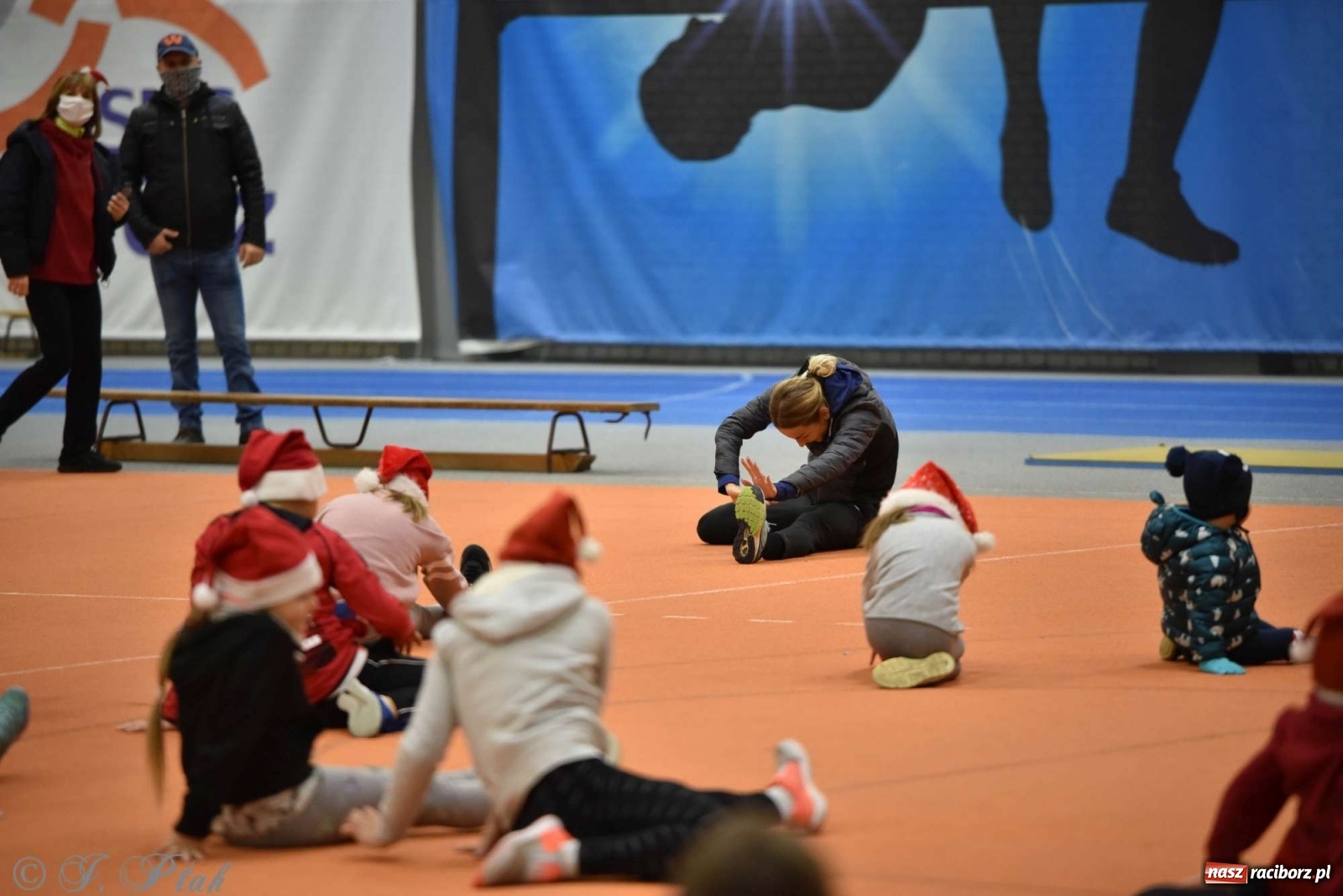 Zdjęcie w galerii na portalu naszraciborz.pl: Justyna Święty-Ersetic zrobiła niespodziankę młodym lekkoatletom wiadomości z regionu