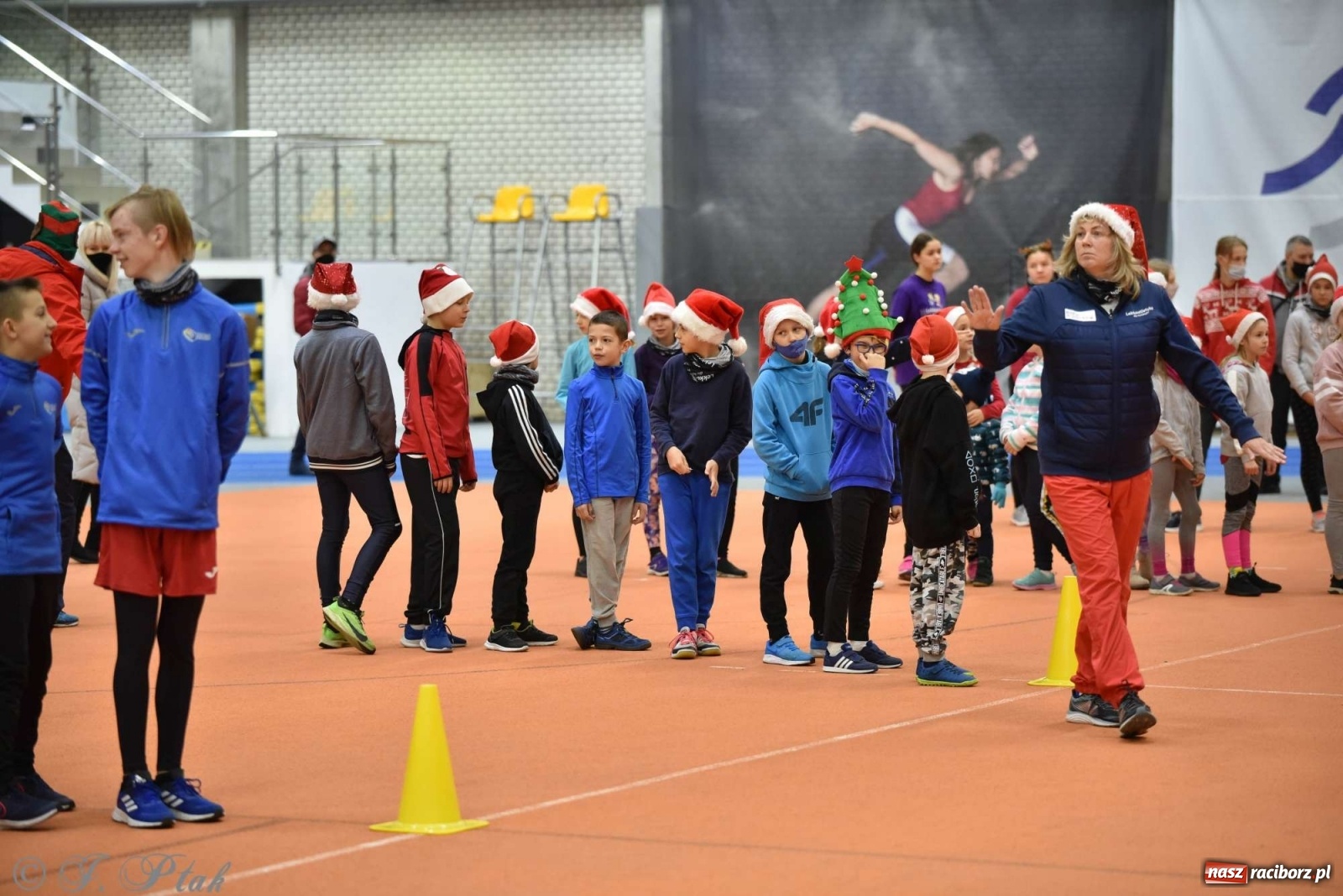 Zdjęcie w galerii na portalu naszraciborz.pl: Justyna Święty-Ersetic zrobiła niespodziankę młodym lekkoatletom wiadomości z regionu