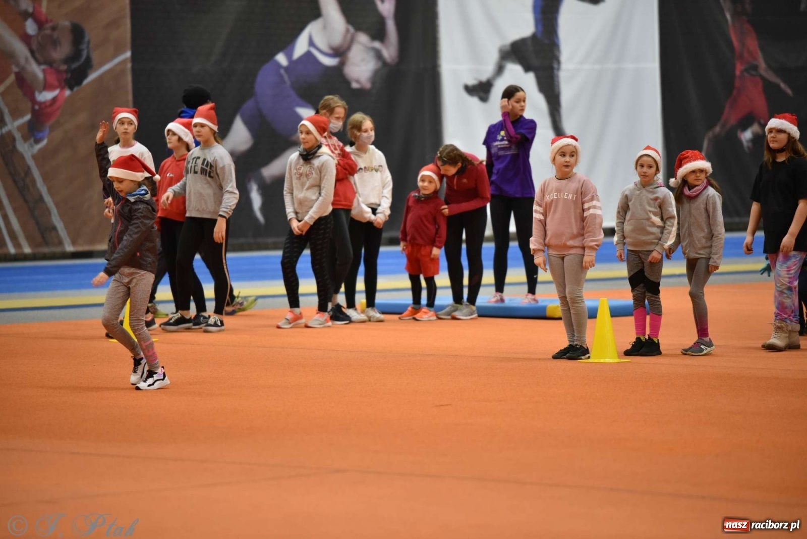 Zdjęcie w galerii na portalu naszraciborz.pl: Justyna Święty-Ersetic zrobiła niespodziankę młodym lekkoatletom wiadomości z regionu