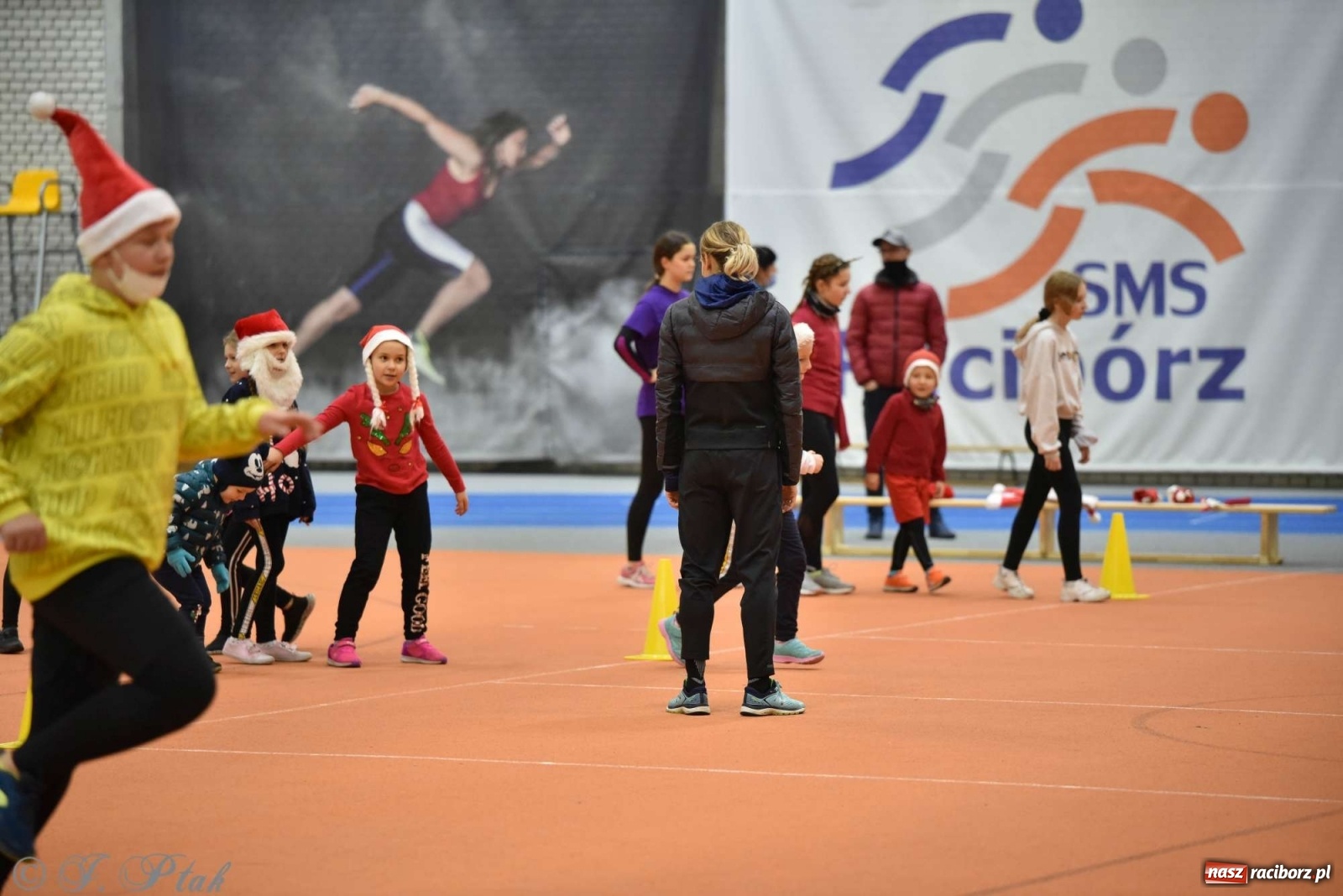 Zdjęcie w galerii na portalu naszraciborz.pl: Justyna Święty-Ersetic zrobiła niespodziankę młodym lekkoatletom wiadomości z regionu