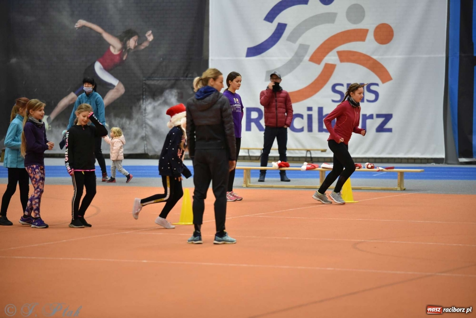 Zdjęcie w galerii na portalu naszraciborz.pl: Justyna Święty-Ersetic zrobiła niespodziankę młodym lekkoatletom wiadomości z regionu