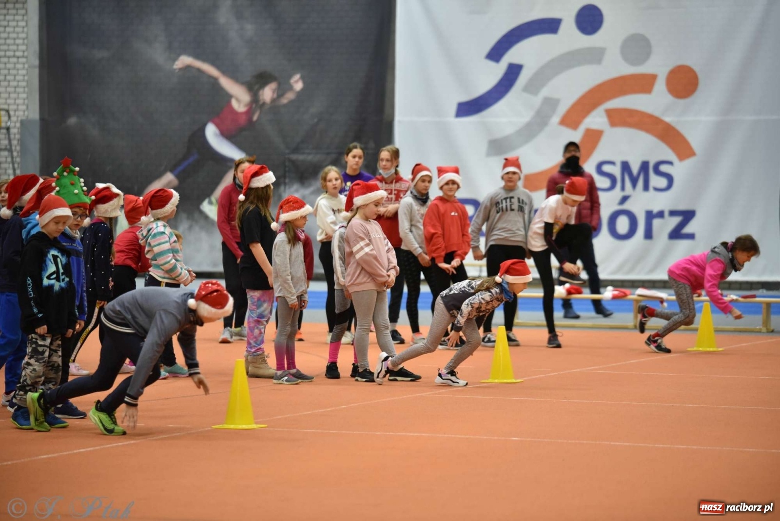 Zdjęcie w galerii na portalu naszraciborz.pl: Justyna Święty-Ersetic zrobiła niespodziankę młodym lekkoatletom wiadomości z regionu