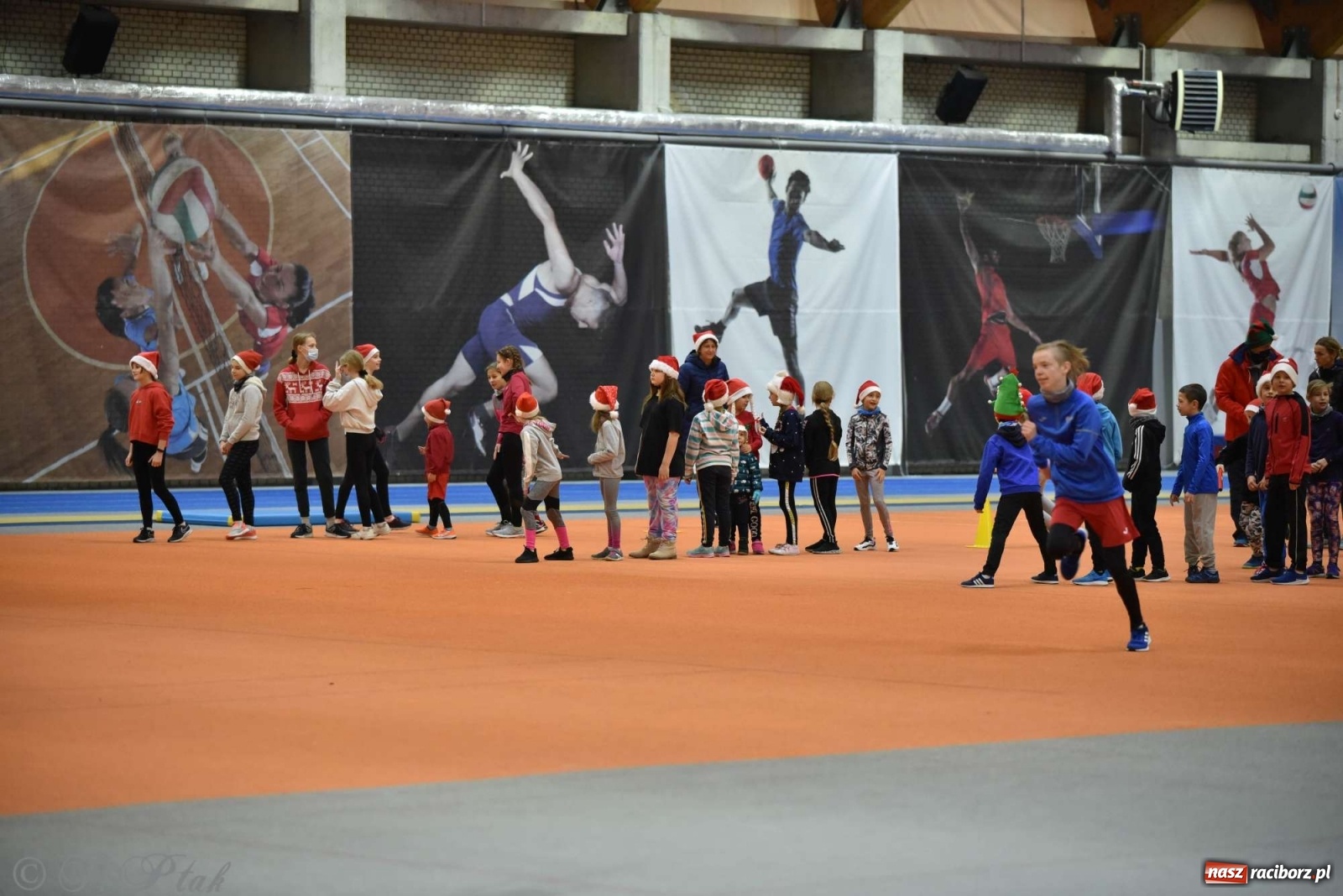 Zdjęcie w galerii na portalu naszraciborz.pl: Justyna Święty-Ersetic zrobiła niespodziankę młodym lekkoatletom wiadomości z regionu