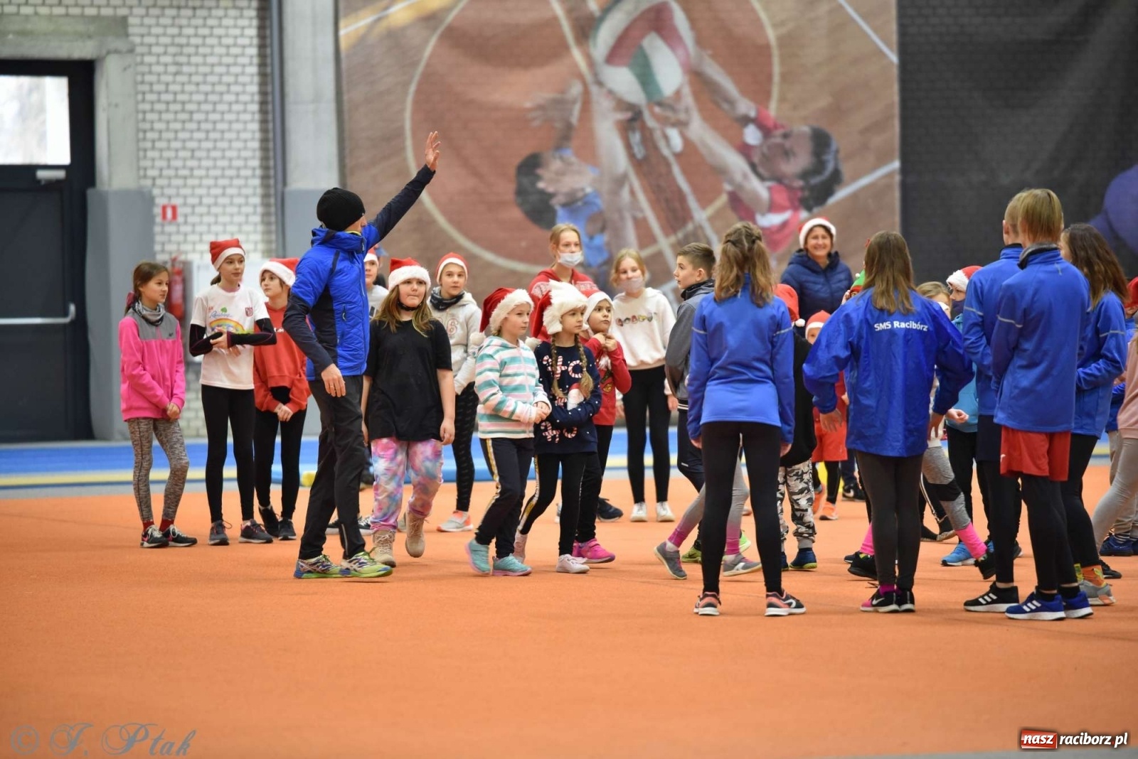 Zdjęcie w galerii na portalu naszraciborz.pl: Justyna Święty-Ersetic zrobiła niespodziankę młodym lekkoatletom wiadomości z regionu