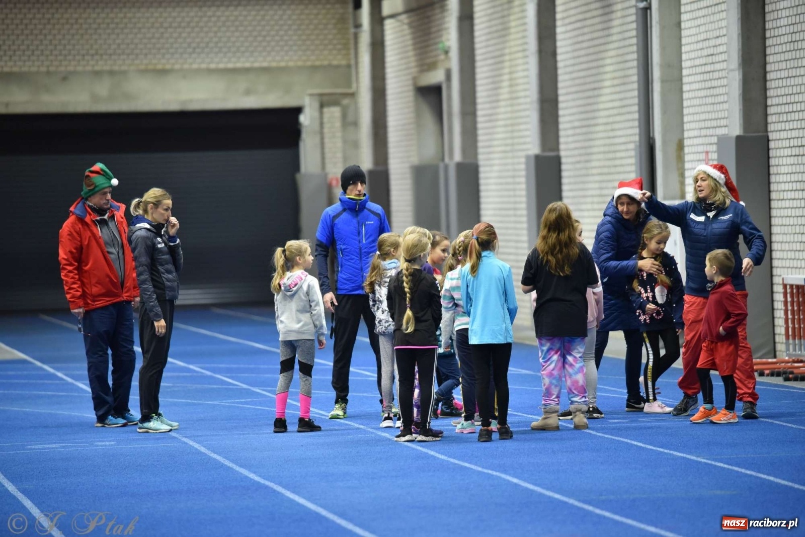 Zdjęcie w galerii na portalu naszraciborz.pl: Justyna Święty-Ersetic zrobiła niespodziankę młodym lekkoatletom wiadomości z regionu