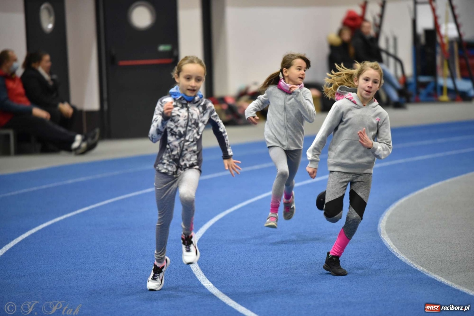 Zdjęcie w galerii na portalu naszraciborz.pl: Justyna Święty-Ersetic zrobiła niespodziankę młodym lekkoatletom wiadomości z regionu