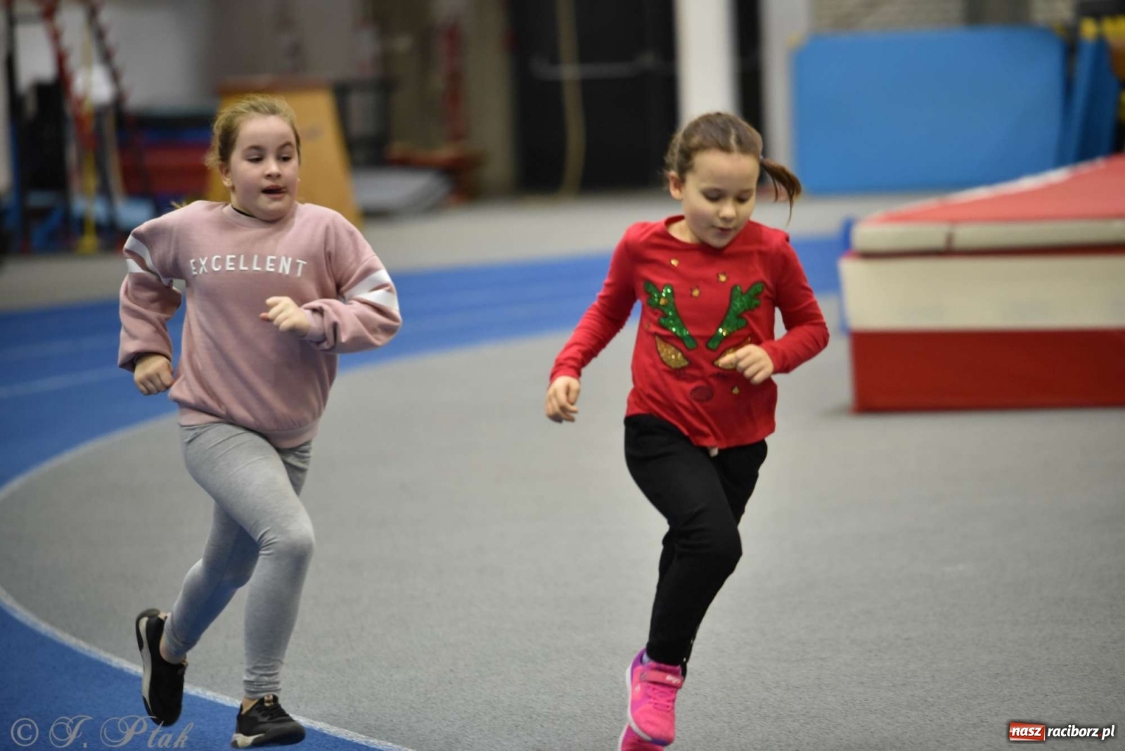 Zdjęcie w galerii na portalu naszraciborz.pl: Justyna Święty-Ersetic zrobiła niespodziankę młodym lekkoatletom wiadomości z regionu