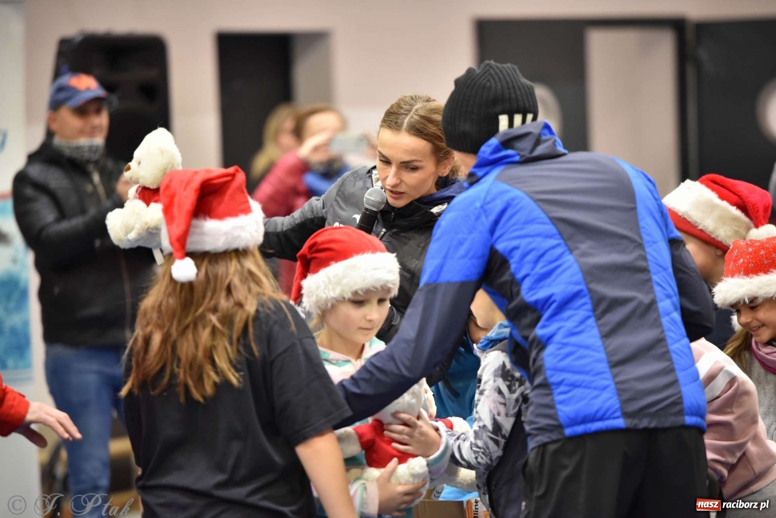 Zdjęcie w galerii na portalu naszraciborz.pl: Justyna Święty-Ersetic zrobiła niespodziankę młodym lekkoatletom wiadomości z regionu