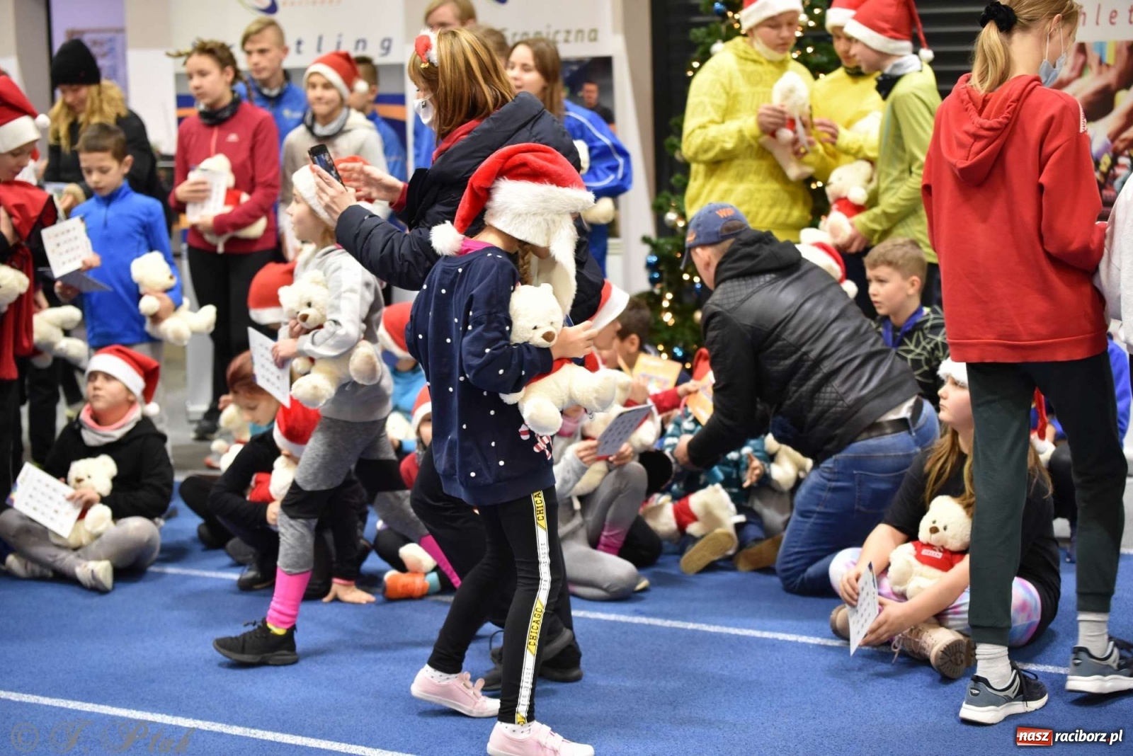 Zdjęcie w galerii na portalu naszraciborz.pl: Justyna Święty-Ersetic zrobiła niespodziankę młodym lekkoatletom wiadomości z regionu