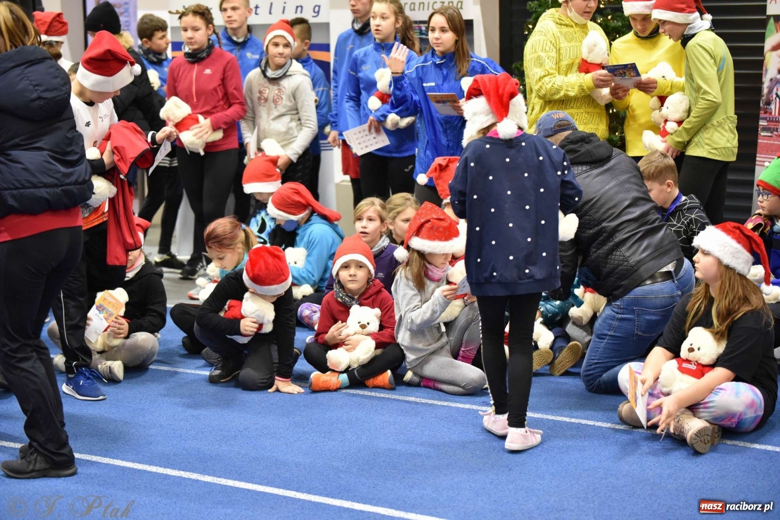 Zdjęcie w galerii na portalu naszraciborz.pl: Justyna Święty-Ersetic zrobiła niespodziankę młodym lekkoatletom wiadomości z regionu