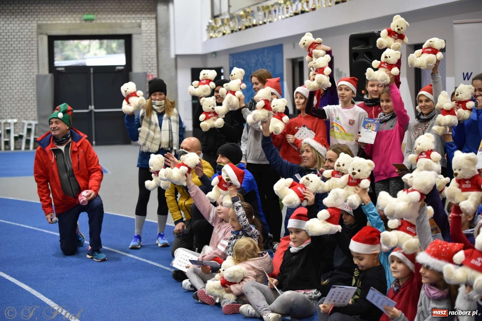 Zdjęcie w galerii na portalu naszraciborz.pl: Justyna Święty-Ersetic zrobiła niespodziankę młodym lekkoatletom wiadomości z regionu