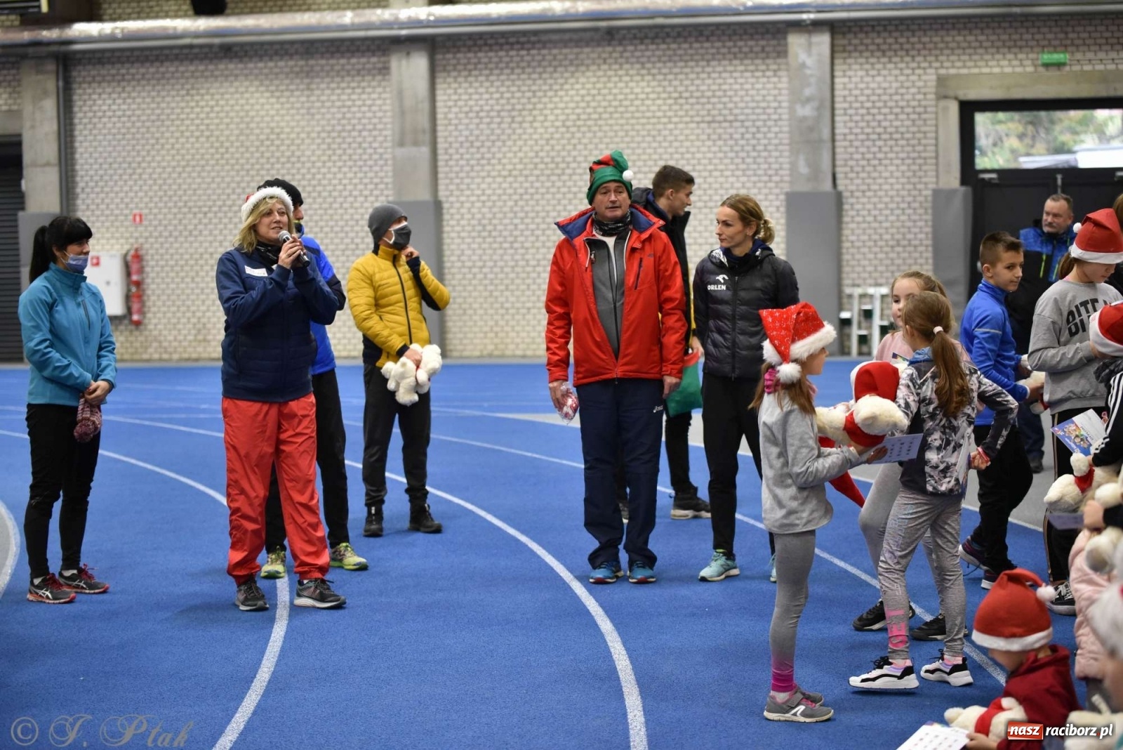 Zdjęcie w galerii na portalu naszraciborz.pl: Justyna Święty-Ersetic zrobiła niespodziankę młodym lekkoatletom wiadomości z regionu