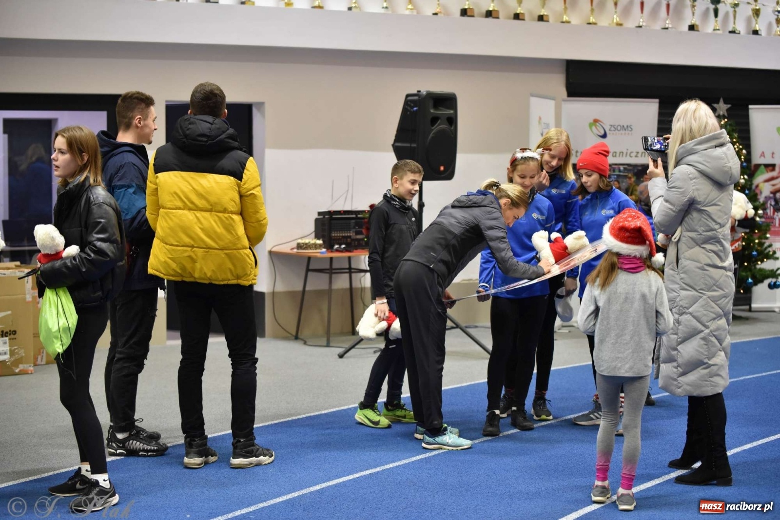 Zdjęcie w galerii na portalu naszraciborz.pl: Justyna Święty-Ersetic zrobiła niespodziankę młodym lekkoatletom wiadomości z regionu