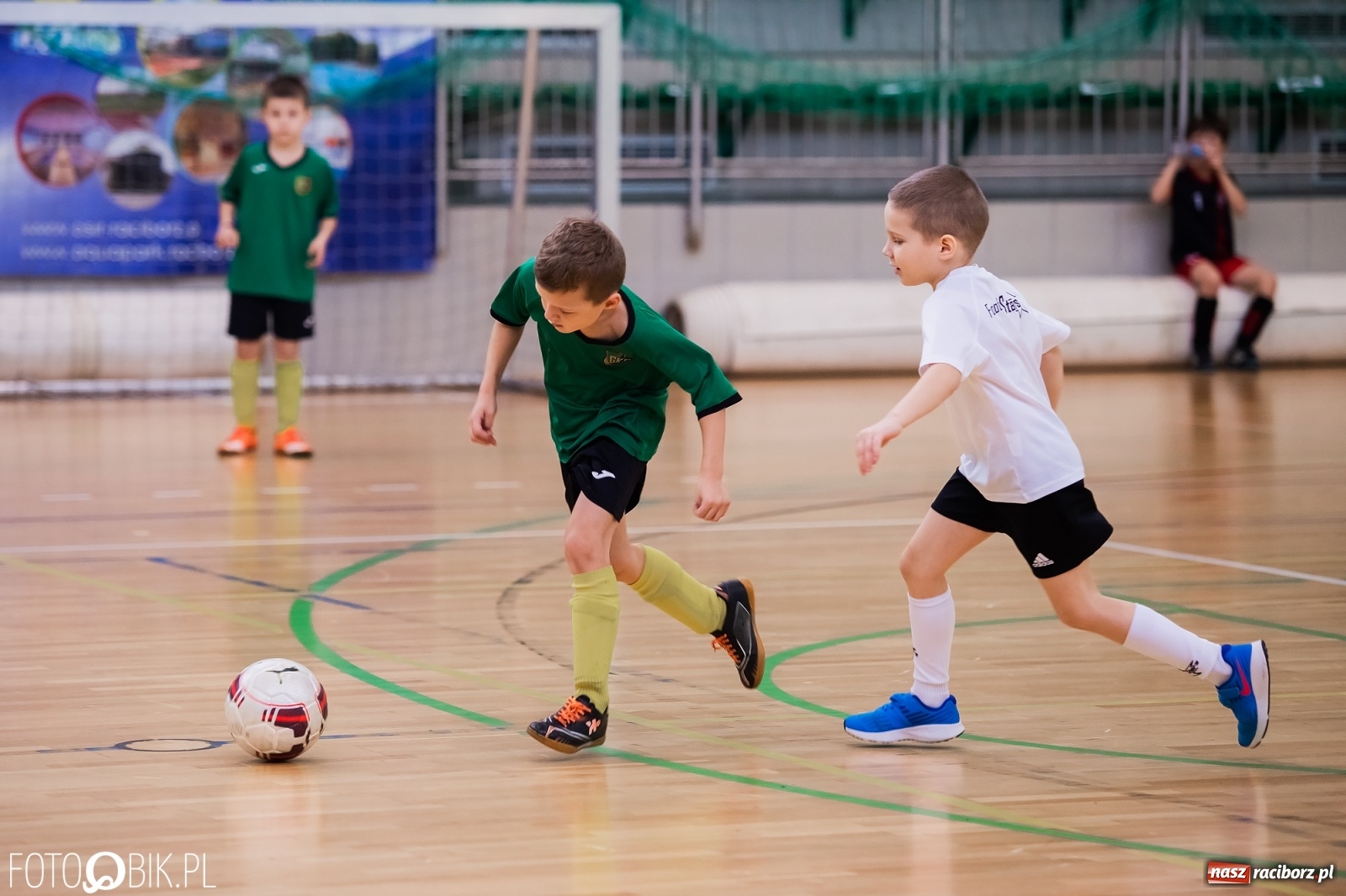 Zdjęcie w galerii na portalu naszraciborz.pl: Drugi dzień zmagań piłkarskich w Arenie Rafako wiadomości z regionu