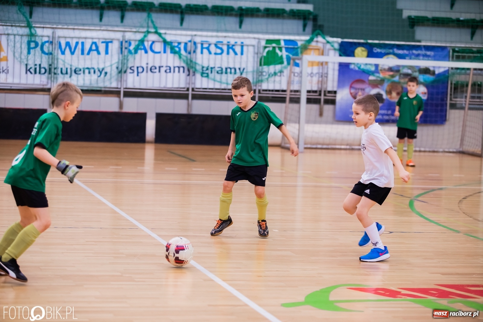 Zdjęcie w galerii na portalu naszraciborz.pl: Drugi dzień zmagań piłkarskich w Arenie Rafako wiadomości z regionu