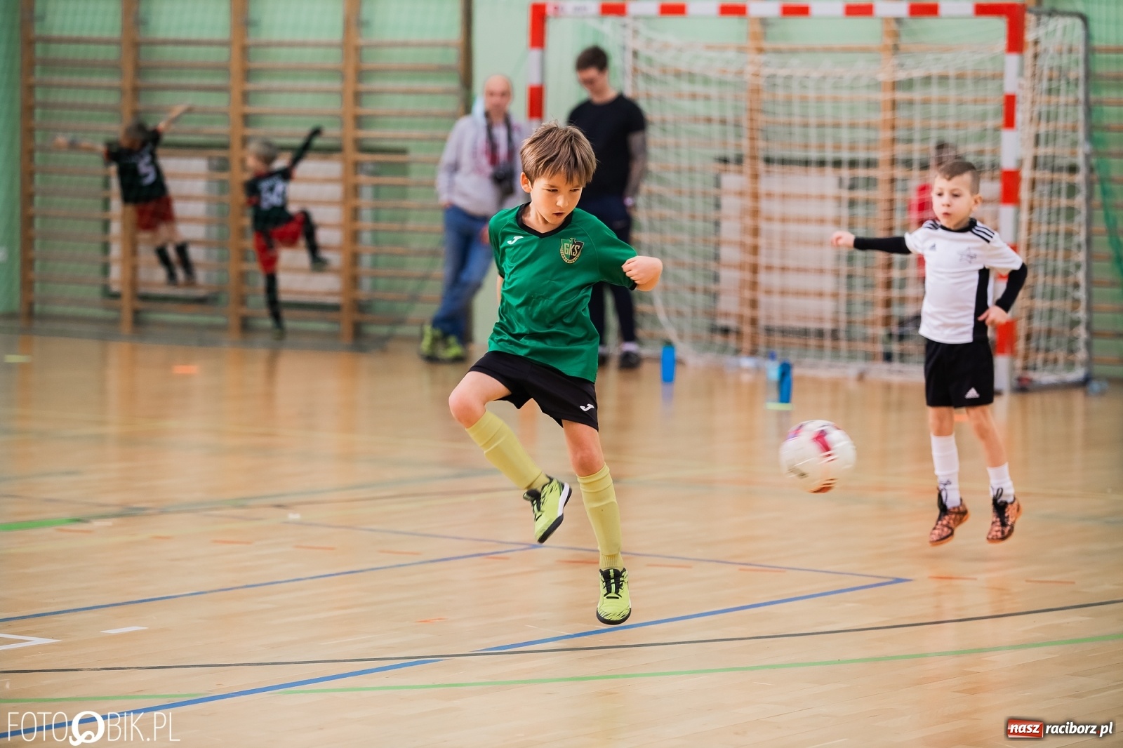 Zdjęcie w galerii na portalu naszraciborz.pl: Drugi dzień zmagań piłkarskich w Arenie Rafako wiadomości z regionu