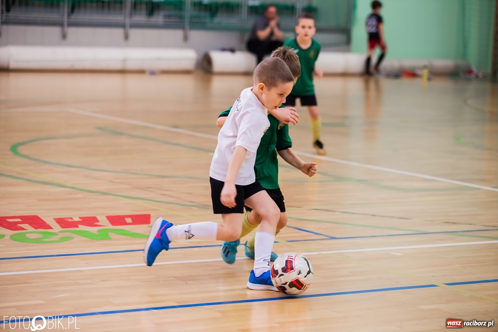Zdjęcie w galerii na portalu naszraciborz.pl: Drugi dzień zmagań piłkarskich w Arenie Rafako wiadomości z regionu