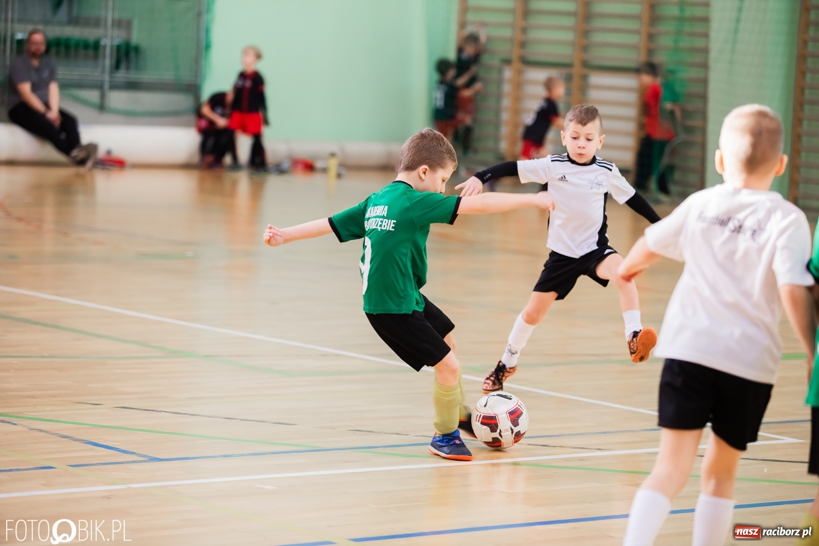 Zdjęcie w galerii na portalu naszraciborz.pl: Drugi dzień zmagań piłkarskich w Arenie Rafako wiadomości z regionu