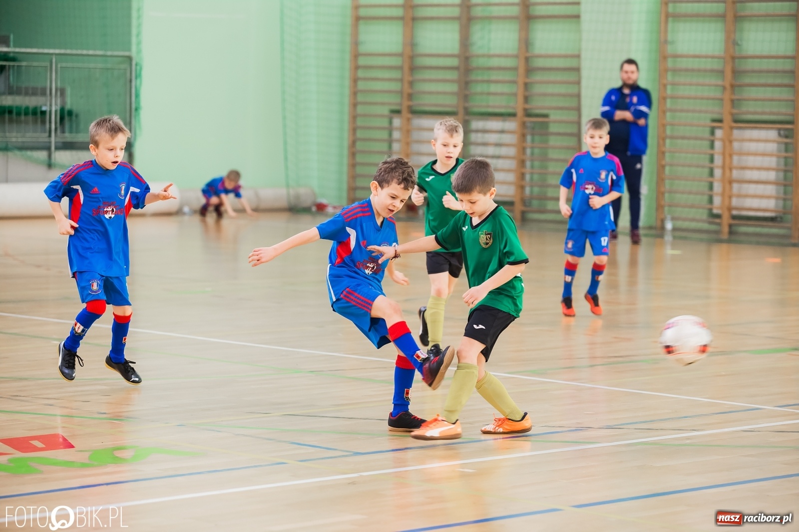 Zdjęcie w galerii na portalu naszraciborz.pl: Drugi dzień zmagań piłkarskich w Arenie Rafako wiadomości z regionu