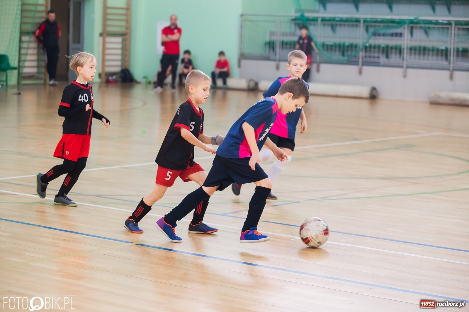Zdjęcie w galerii na portalu naszraciborz.pl: Drugi dzień zmagań piłkarskich w Arenie Rafako wiadomości z regionu