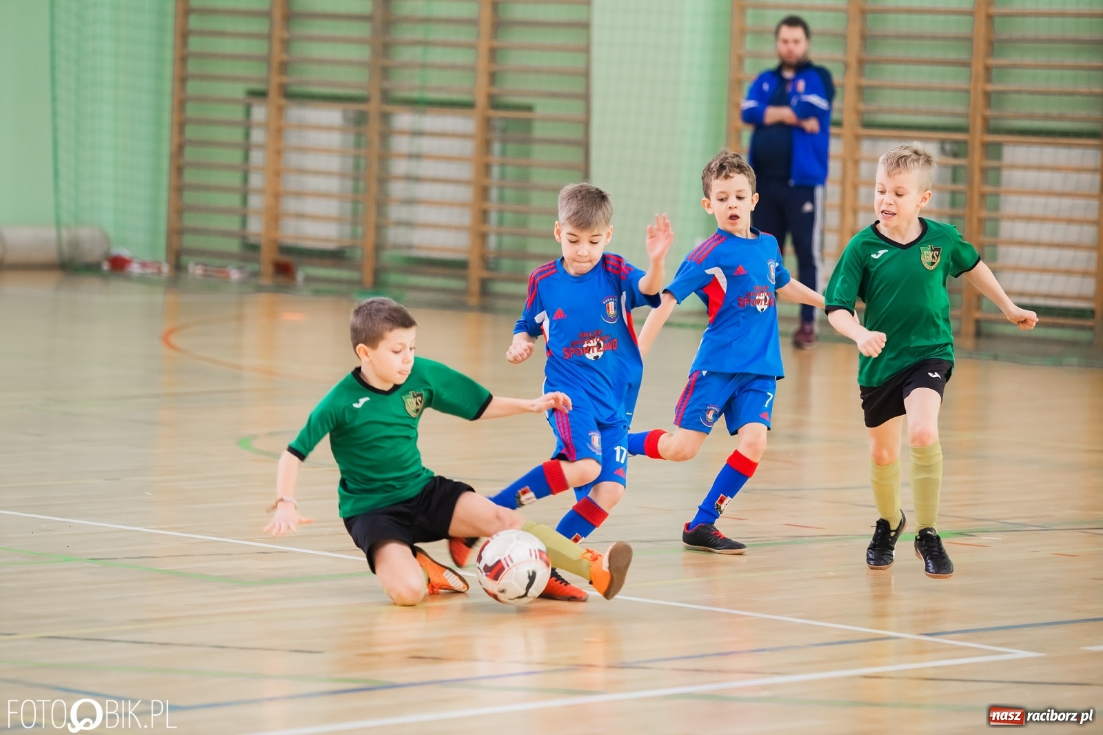Zdjęcie w galerii na portalu naszraciborz.pl: Drugi dzień zmagań piłkarskich w Arenie Rafako wiadomości z regionu