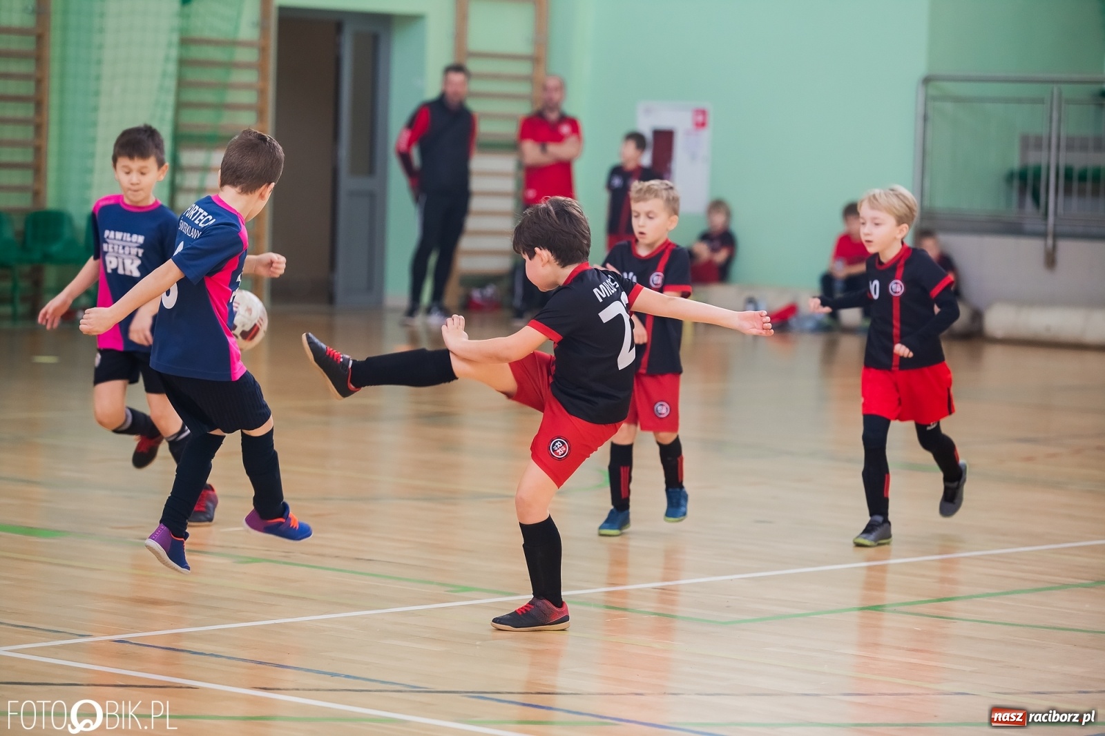 Zdjęcie w galerii na portalu naszraciborz.pl: Drugi dzień zmagań piłkarskich w Arenie Rafako wiadomości z regionu