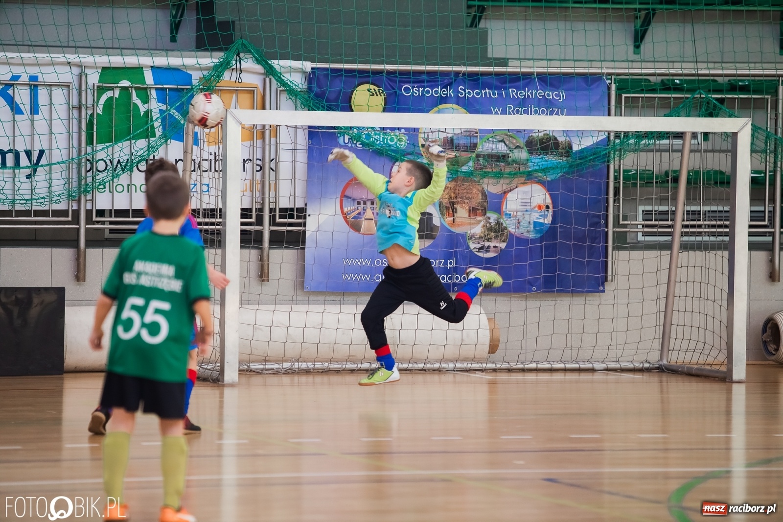Zdjęcie w galerii na portalu naszraciborz.pl: Drugi dzień zmagań piłkarskich w Arenie Rafako wiadomości z regionu