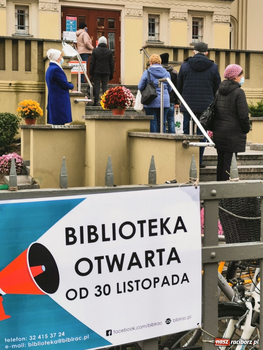Zdjęcie w galerii na portalu naszraciborz.pl: Raciborzanie stęsknili się za biblioteką wiadomości z regionu