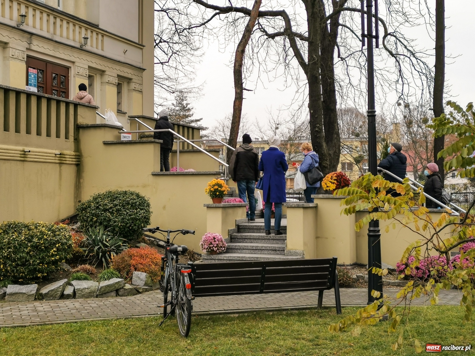 Zdjęcie w galerii na portalu naszraciborz.pl: Raciborzanie stęsknili się za biblioteką wiadomości z regionu