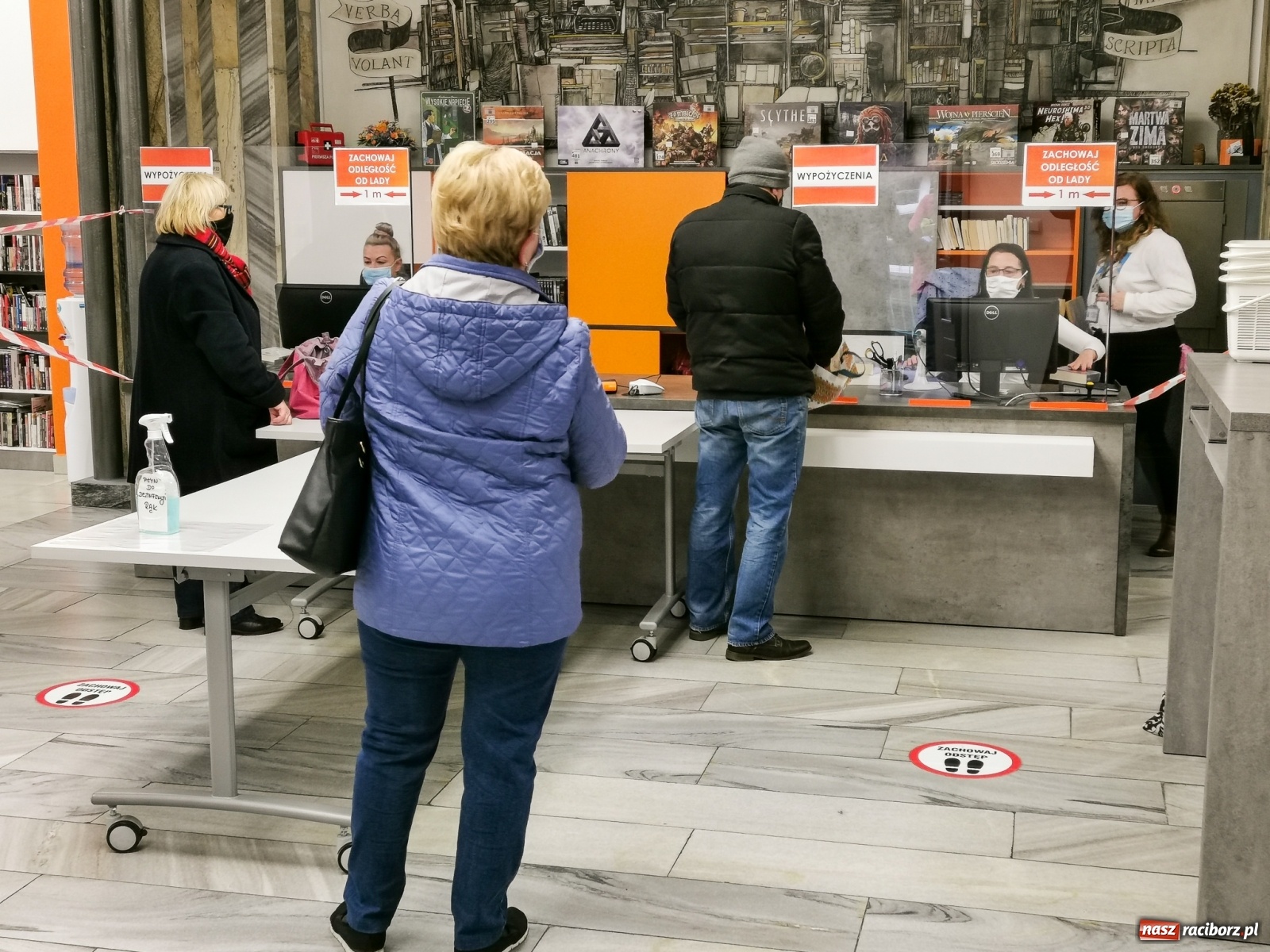 Zdjęcie w galerii na portalu naszraciborz.pl: Raciborzanie stęsknili się za biblioteką wiadomości z regionu