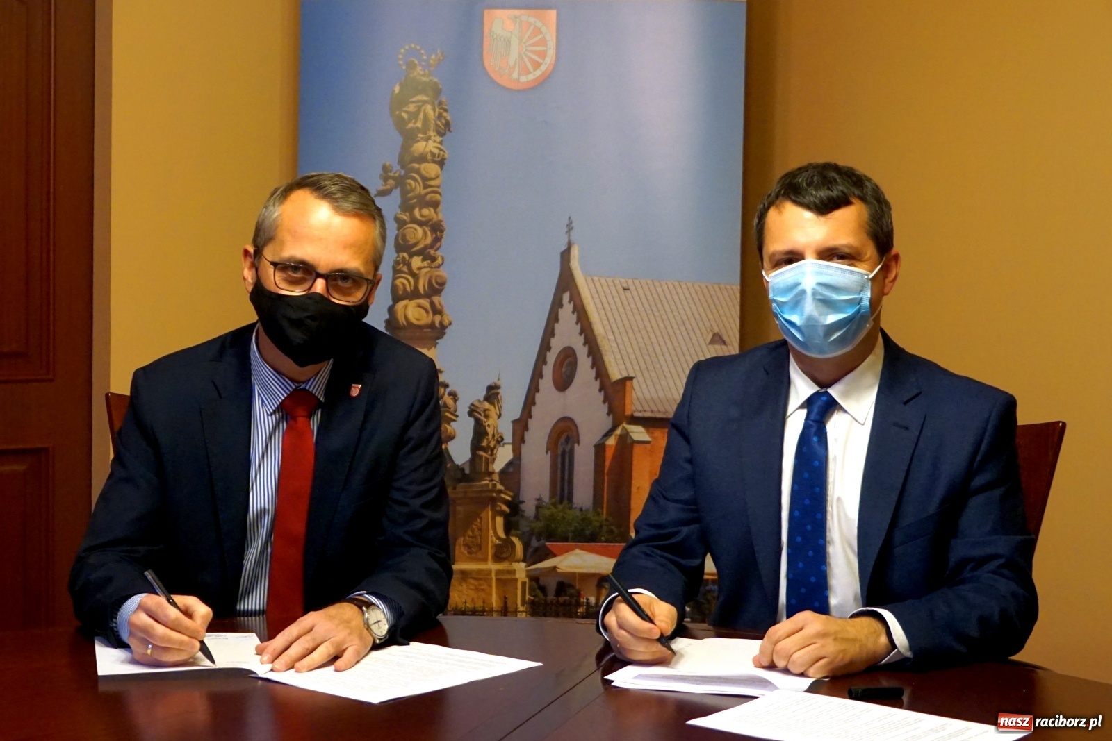 Zdjęcie w galerii na portalu naszraciborz.pl: Prezydent podpisał umowę na opracowanie strategii rozwoju Raciborza  wiadomości z regionu