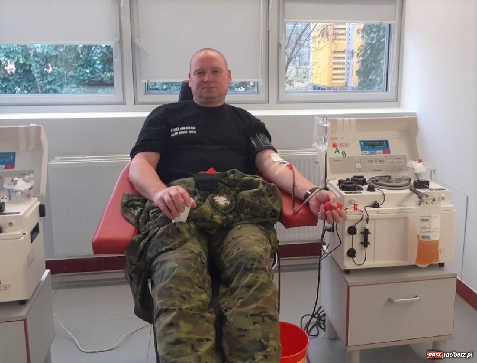 Zdjęcie w galerii na portalu naszraciborz.pl: Kolejni pogranicznicy ozdrowieńcy oddają osocze  wiadomości z regionu